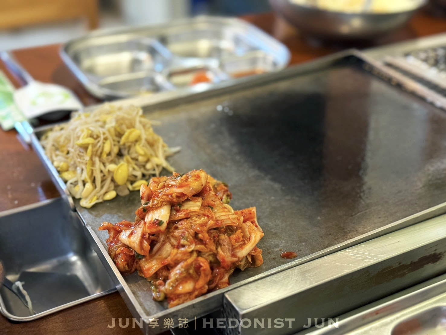 《台北‧松山》VEGETEJIYA 菜豚屋八德店-吃肉包菜清爽無負擔 動口不動手專人服務 - 第23張圖