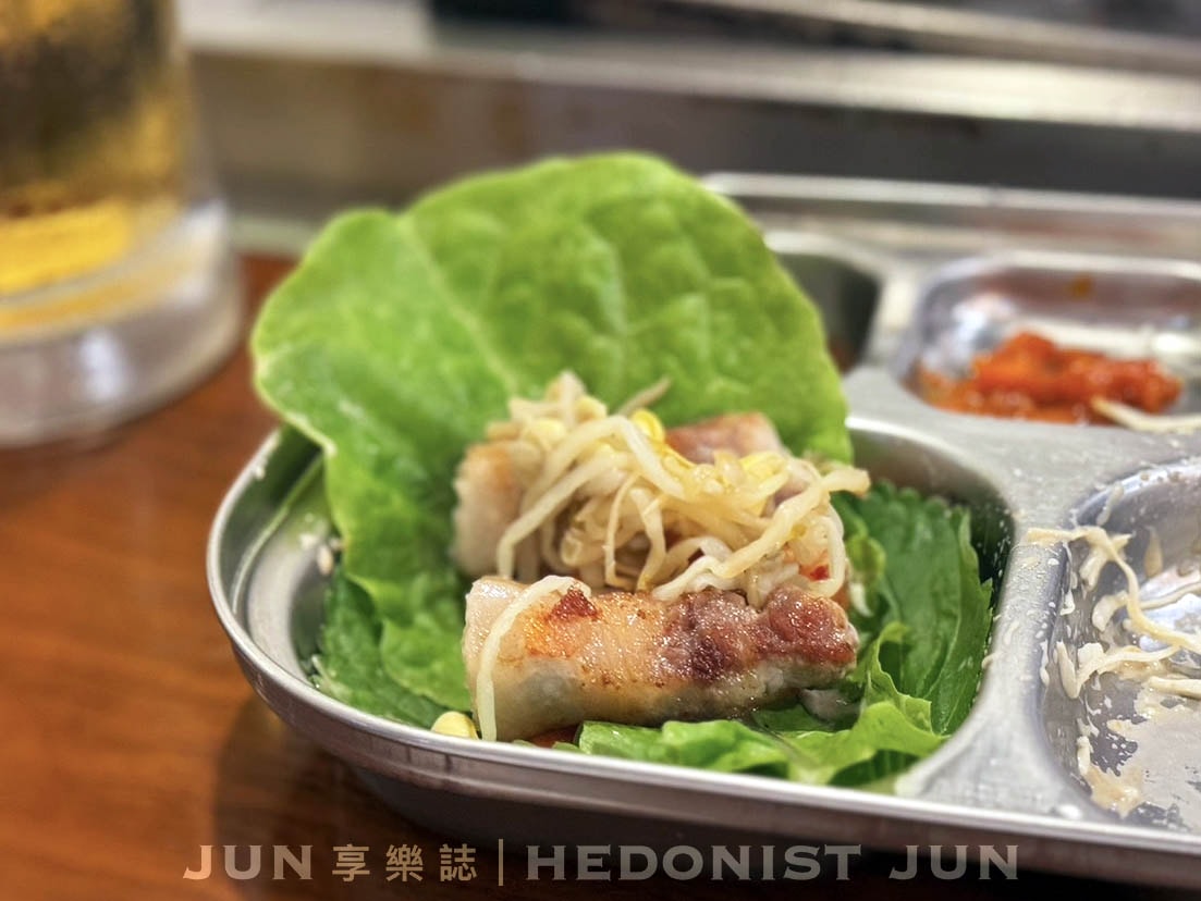 《台北‧松山》VEGETEJIYA 菜豚屋八德店-吃肉包菜清爽無負擔 動口不動手專人服務 - 第1張圖