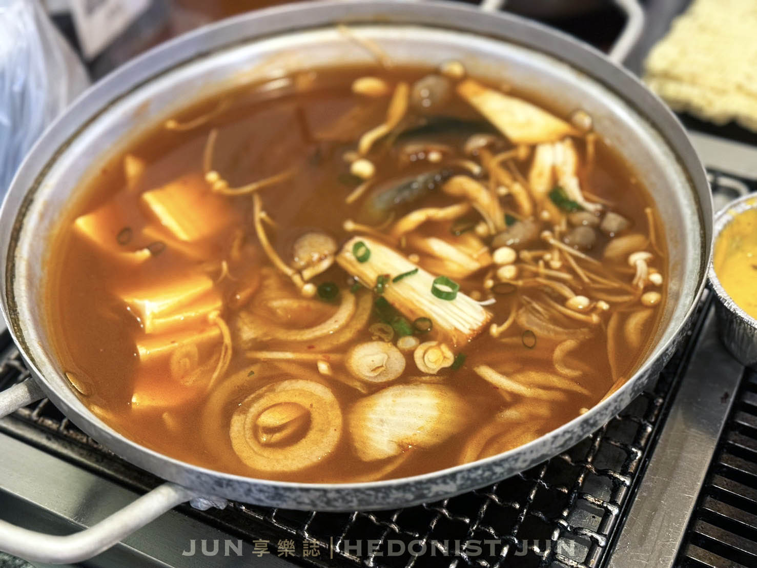 《台北‧松山》VEGETEJIYA 菜豚屋八德店-吃肉包菜清爽無負擔 動口不動手專人服務 - 第43張圖