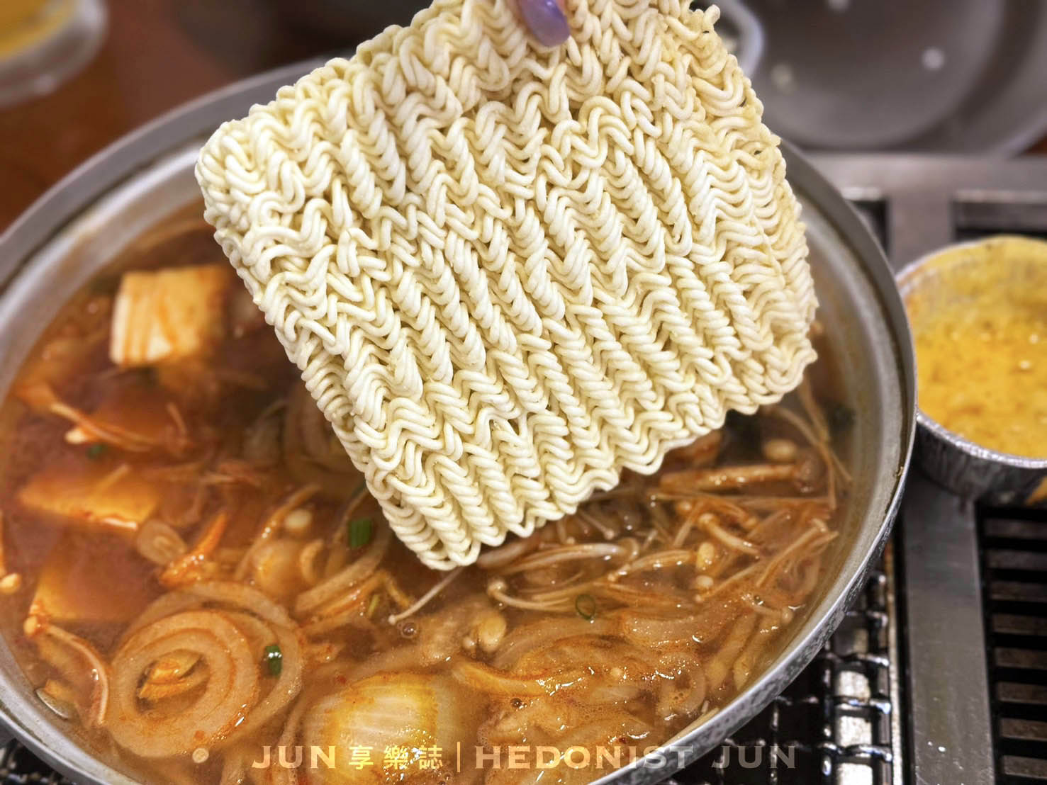 《台北‧松山》VEGETEJIYA 菜豚屋八德店-吃肉包菜清爽無負擔 動口不動手專人服務 - 第45張圖