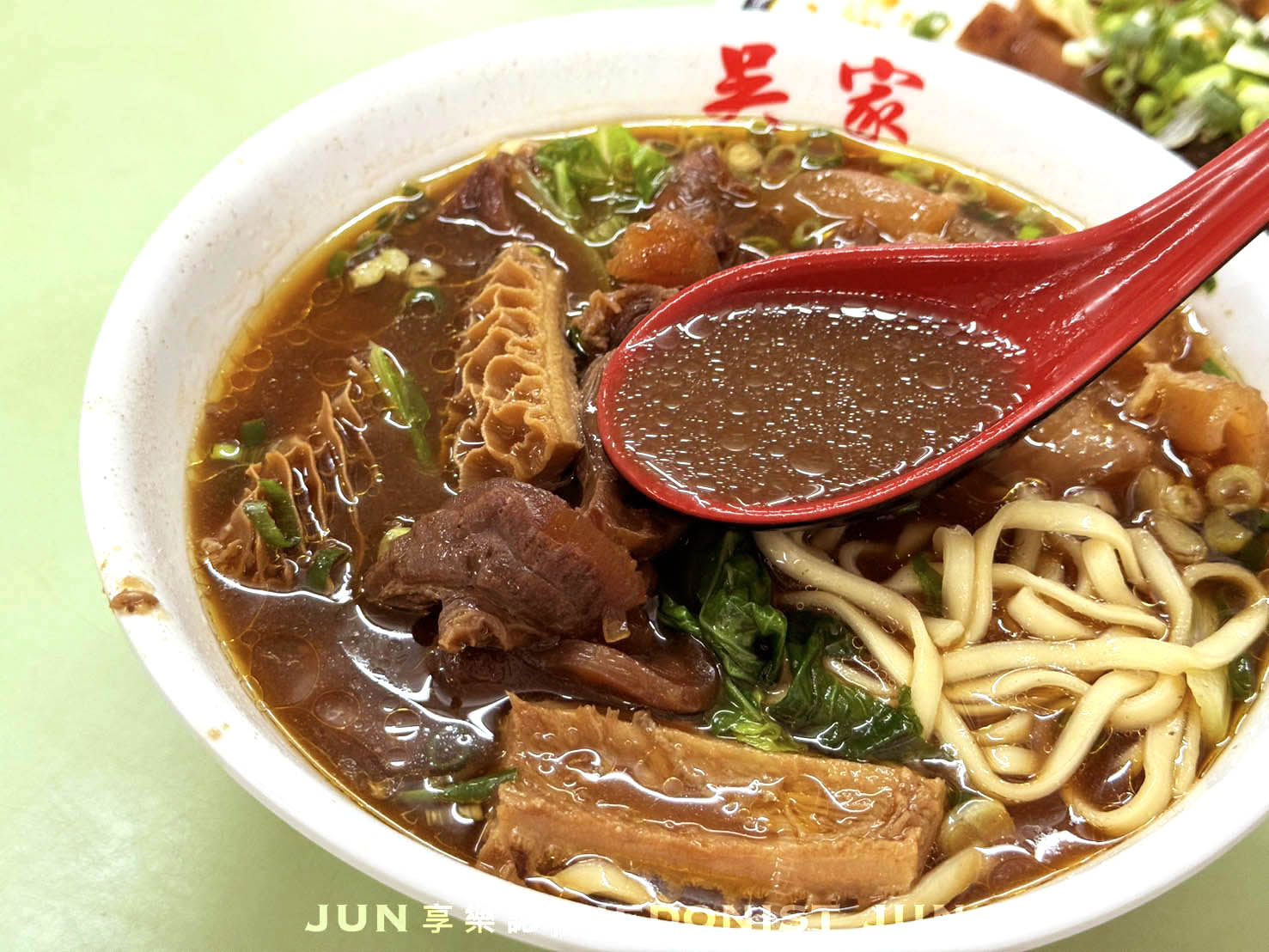 《台北‧北投》吳家牛肉麵店-北投牛肉麵四大天王 湯鮮濃厚肉大塊 - 第2張圖