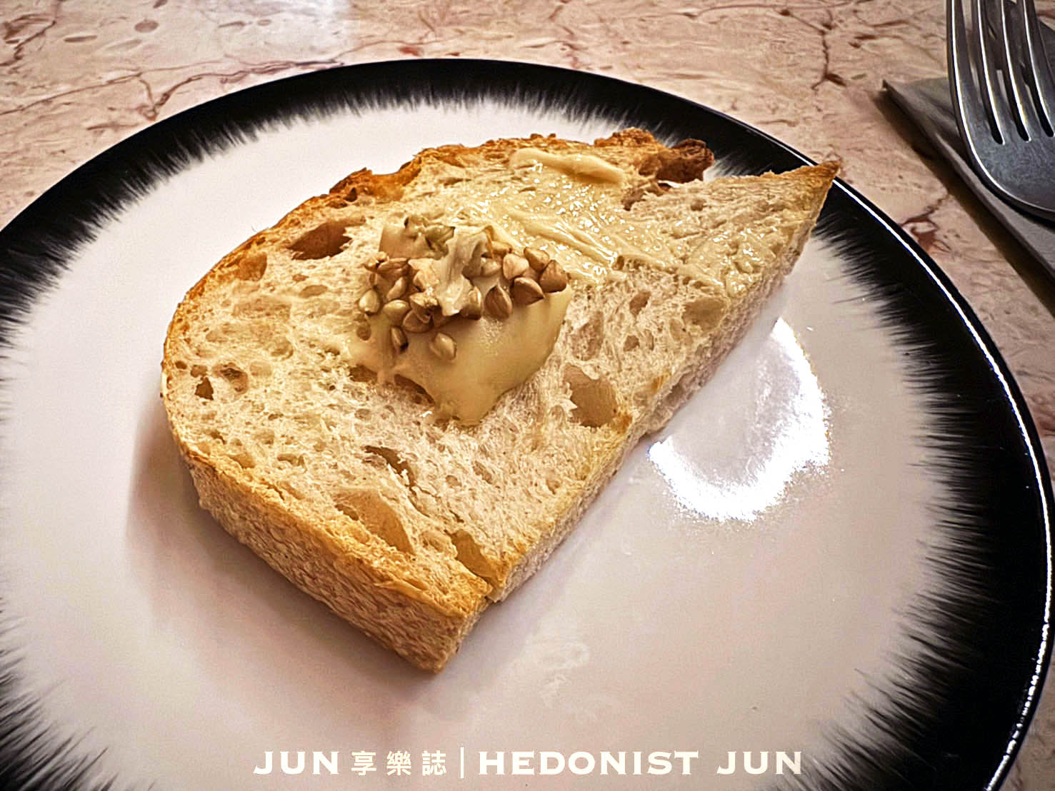 《台北‧大安》Ochre Grill & Bar|瑪黑餐酒 光復店-氤氳炭燻人間煙火 法式細膩內斂餐酒 - 第22張圖