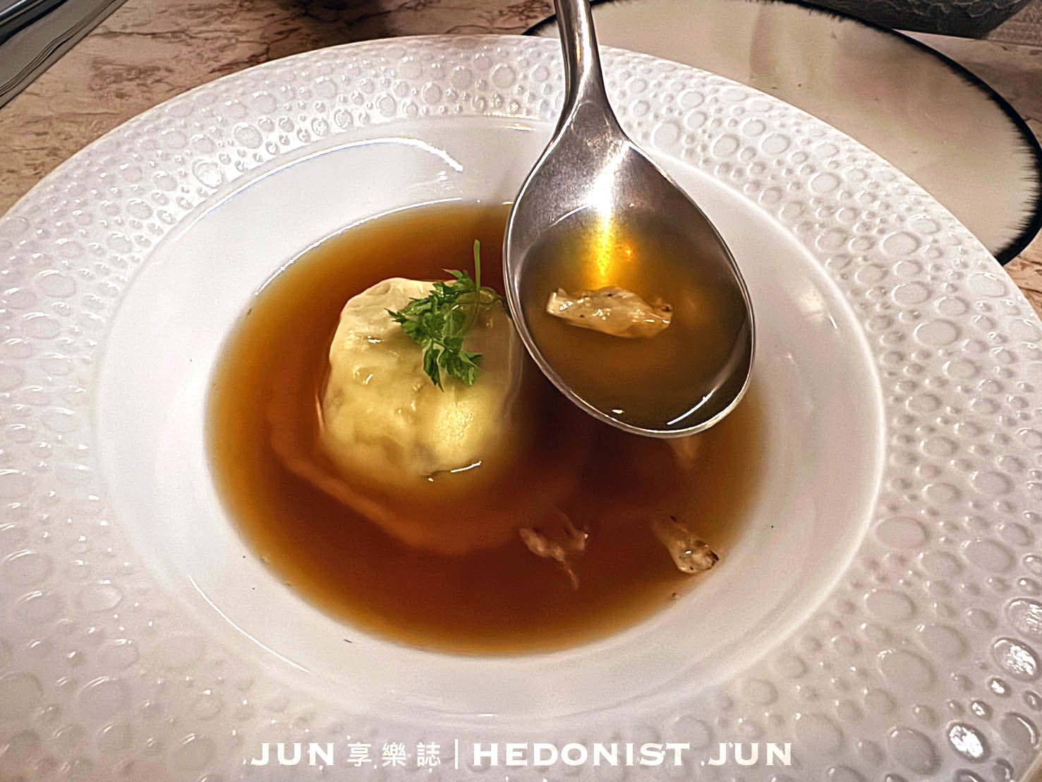 《台北‧大安》Ochre Grill & Bar|瑪黑餐酒 光復店-氤氳炭燻人間煙火 法式細膩內斂餐酒 - 第26張圖