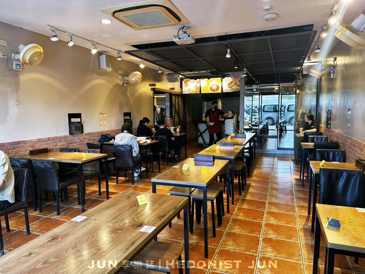 《新北‧淡水》黑殿飯店(創始店)-豬油炸醬飯配酸菜獨步全台 不吃想念吃了懷念! - 第10張圖