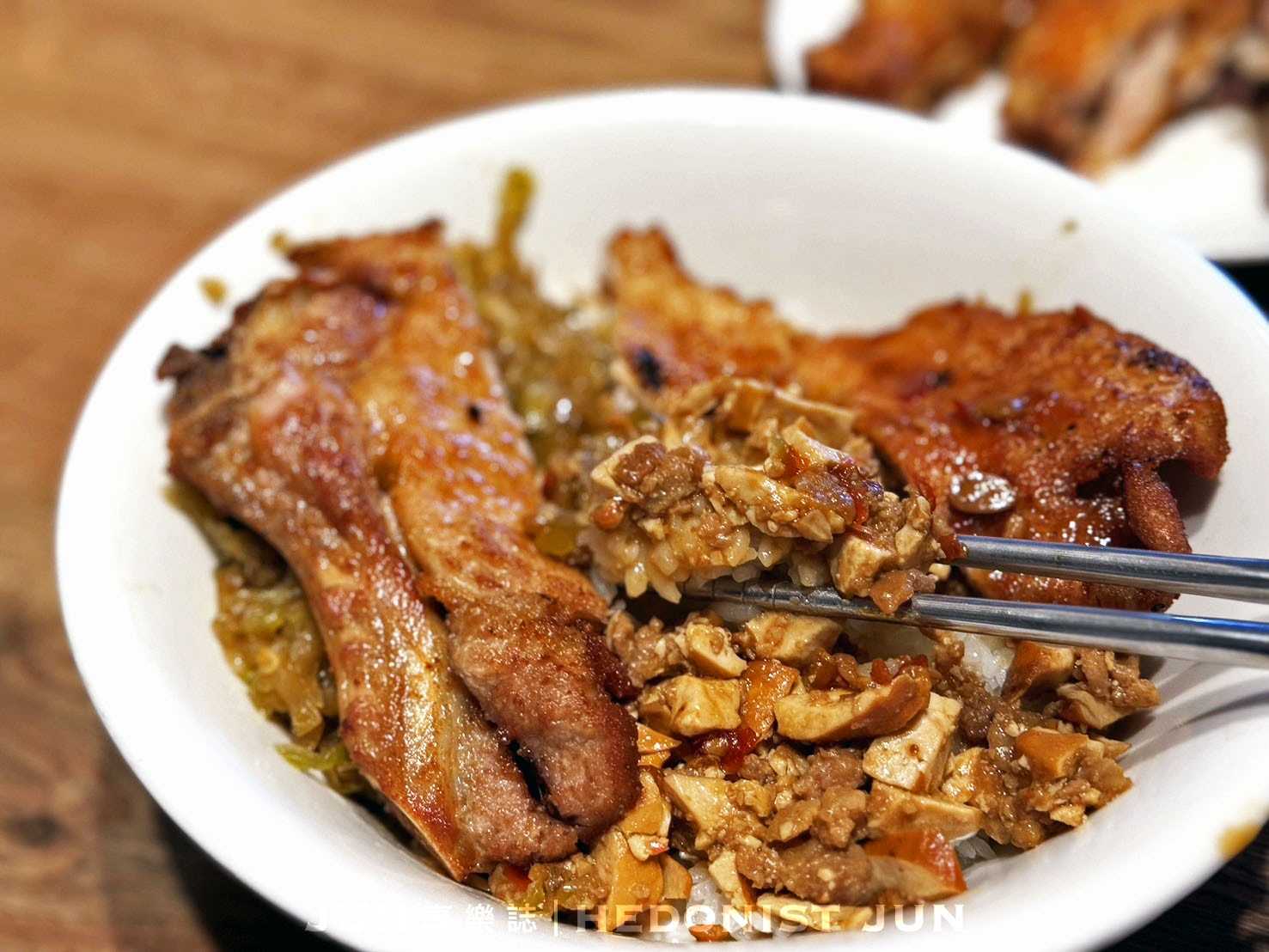 《新北‧淡水》黑殿飯店(創始店)-豬油炸醬飯配酸菜獨步全台 不吃想念吃了懷念! - 第2張圖