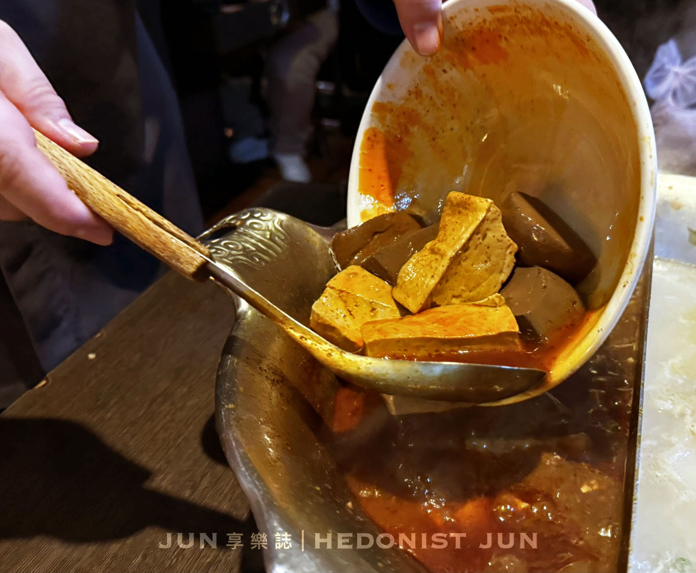 《台北‧大安》太和殿鴛鴦麻辣火鍋-跟著國際明星吃麻辣鍋!IU、玄彬訪台愛店就在這 - 第22張圖