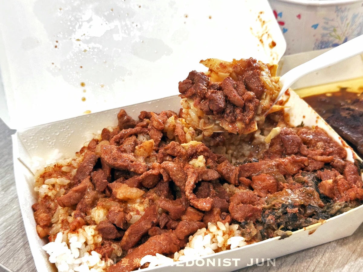 《台中‧西區》阿彰飯擔-綿軟柔情紅槽肉、爌肉 老字號飯擔超搶手! - 第12張圖
