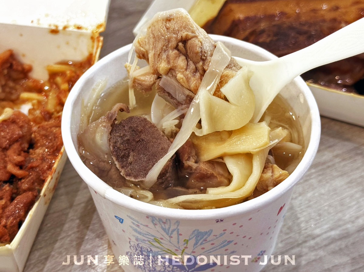《台中‧西區》阿彰飯擔-綿軟柔情紅槽肉、爌肉 老字號飯擔超搶手! - 第18張圖