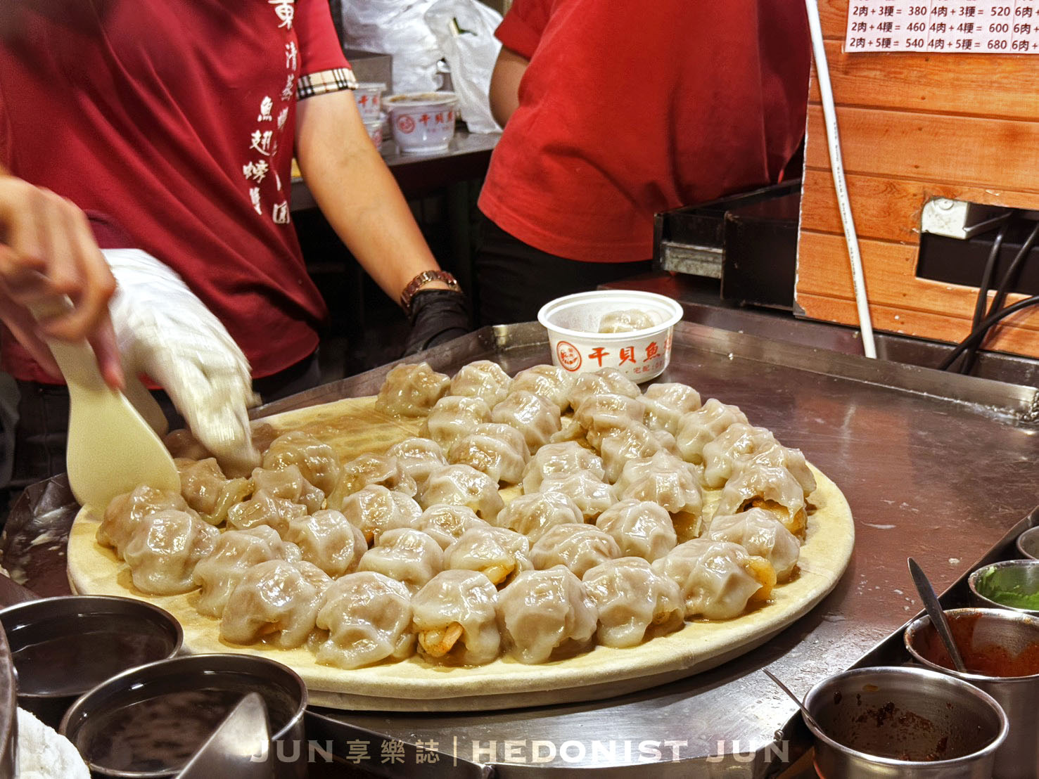 《台中‧豐原》廟東清蒸蝦仁肉圓-包進整尾鮮蝦清蒸肉圓 內行都會「來一組」 - 第1張圖