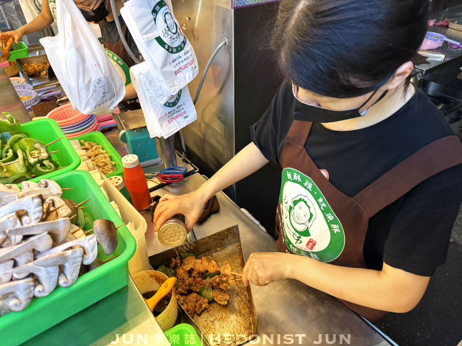 《台中‧南區》徐大姊炸香香-忠孝夜市傳奇刷醬鹹酥雞 靈魂醬料超人氣! - 第2張圖