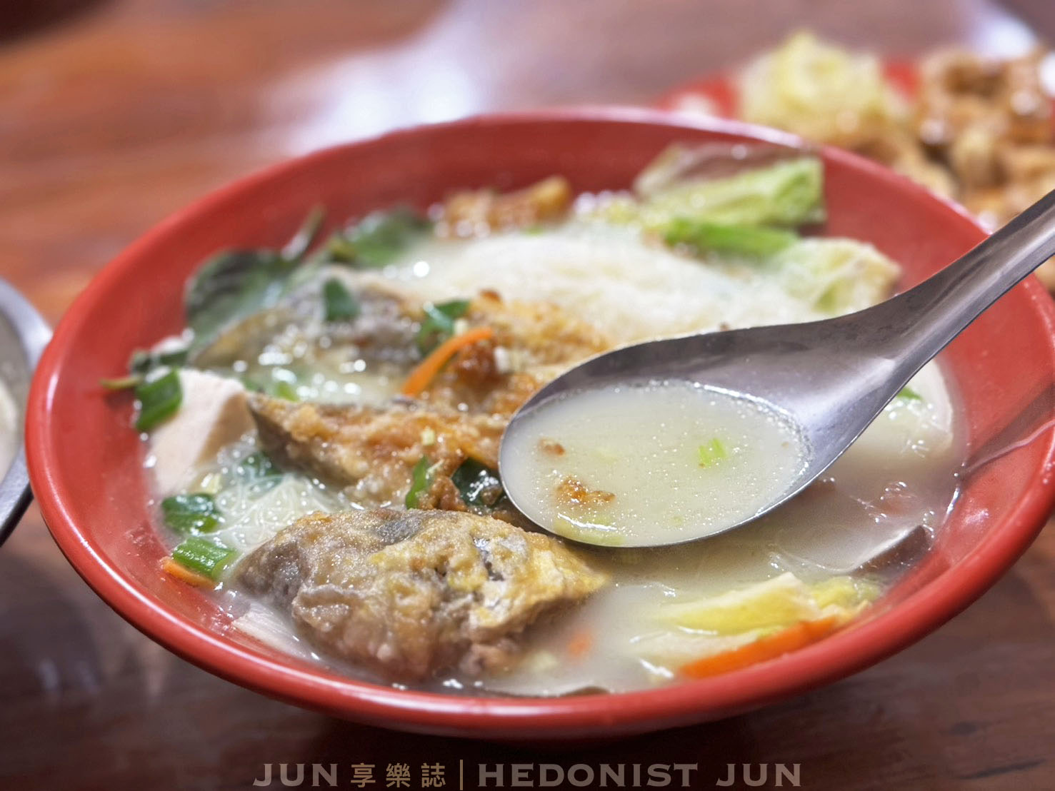 《新北‧瑞芳》炭井臭豆腐店-藏身八斗子海岸人氣名店 白鯧、透抽米粉鮮美入味 - 第17張圖