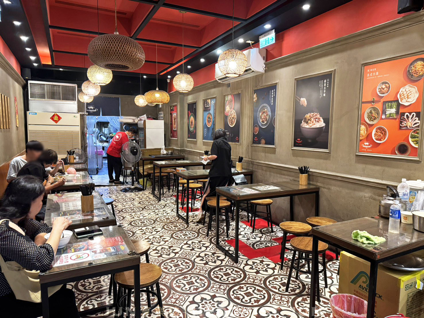 《新北‧板橋》眼鏡仔豬血湯旗艦店-24小時營業的家常小食 米粉麵豬血湯滿足粗呷 - 第11張圖