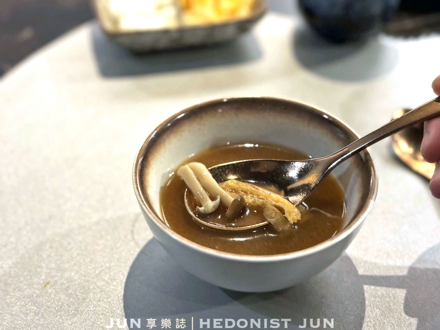 《台北‧信義》明水然・樂(信義松菸店)-高貴不貴無菜單鐵板燒可以試試 - 第60張圖