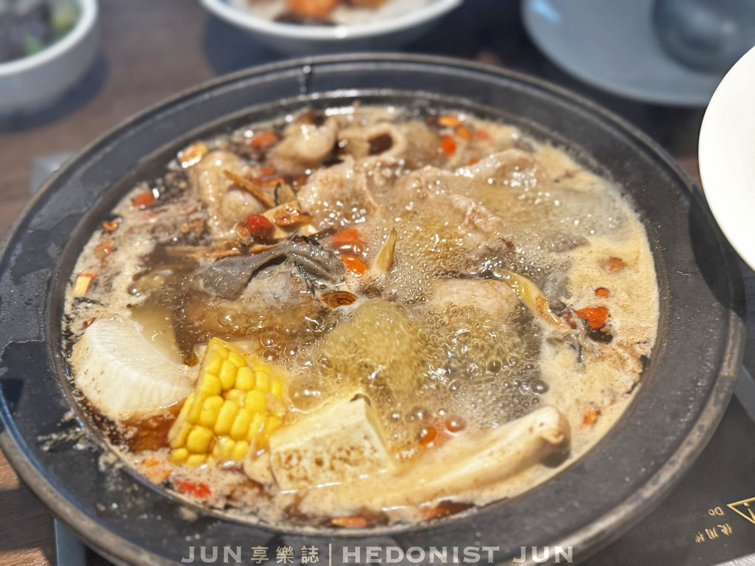 《台北‧中山》萬客什鍋(長安東店)-燒酒雞魷魚螺肉蒜都吃得到!台中最強台式鍋物插旗台北 - 第22張圖