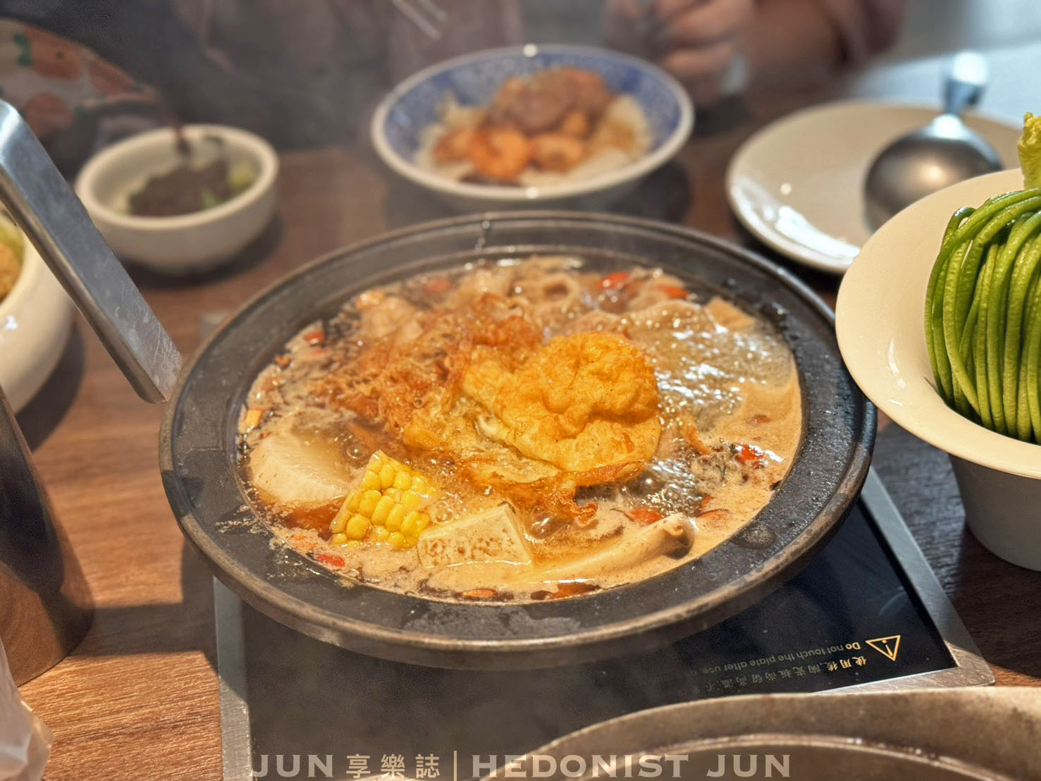 《台北‧中山》萬客什鍋(長安東店)-燒酒雞魷魚螺肉蒜都吃得到!台中最強台式鍋物插旗台北 - 第2張圖