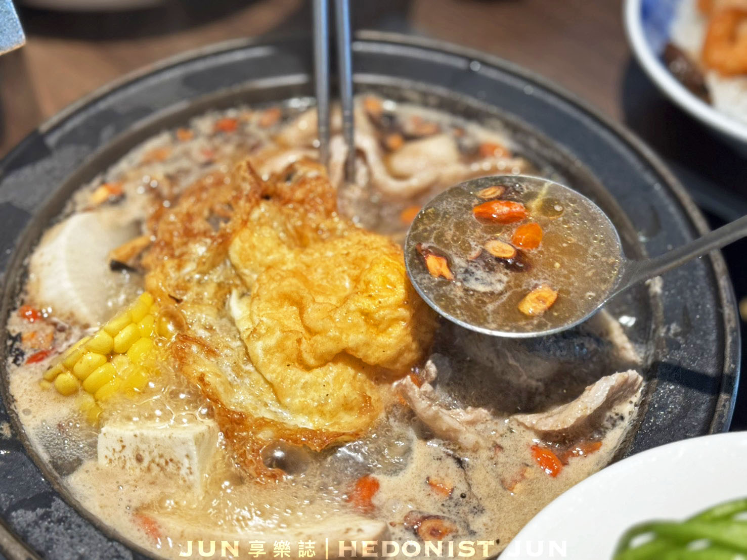 《台北‧中山》萬客什鍋(長安東店)-燒酒雞魷魚螺肉蒜都吃得到!台中最強台式鍋物插旗台北 - 第26張圖