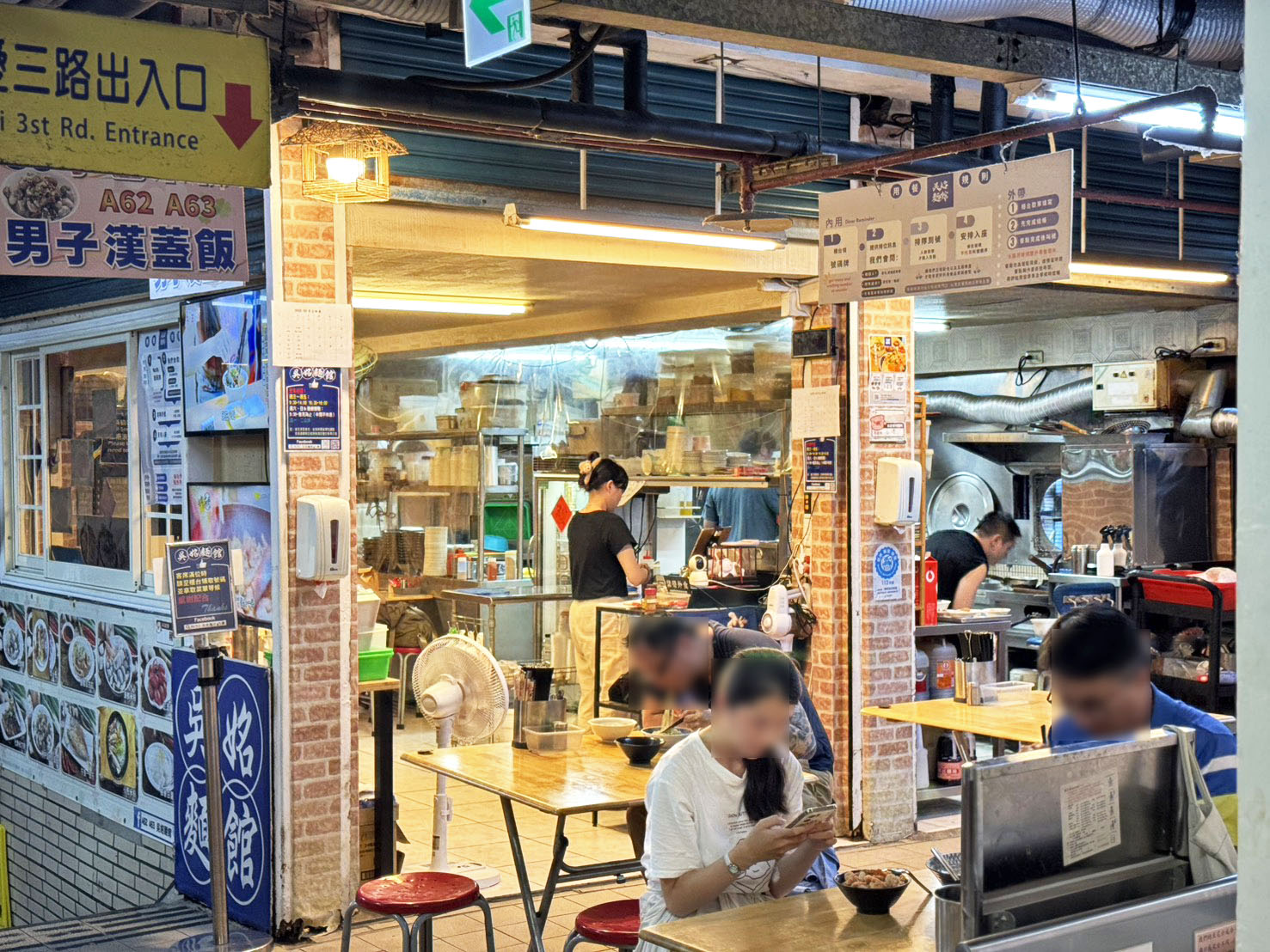 《基隆‧仁愛》吳姳麵館-開到機場二航廈的基隆浮誇系海鮮蓋飯 有料的喔 - 第24張圖