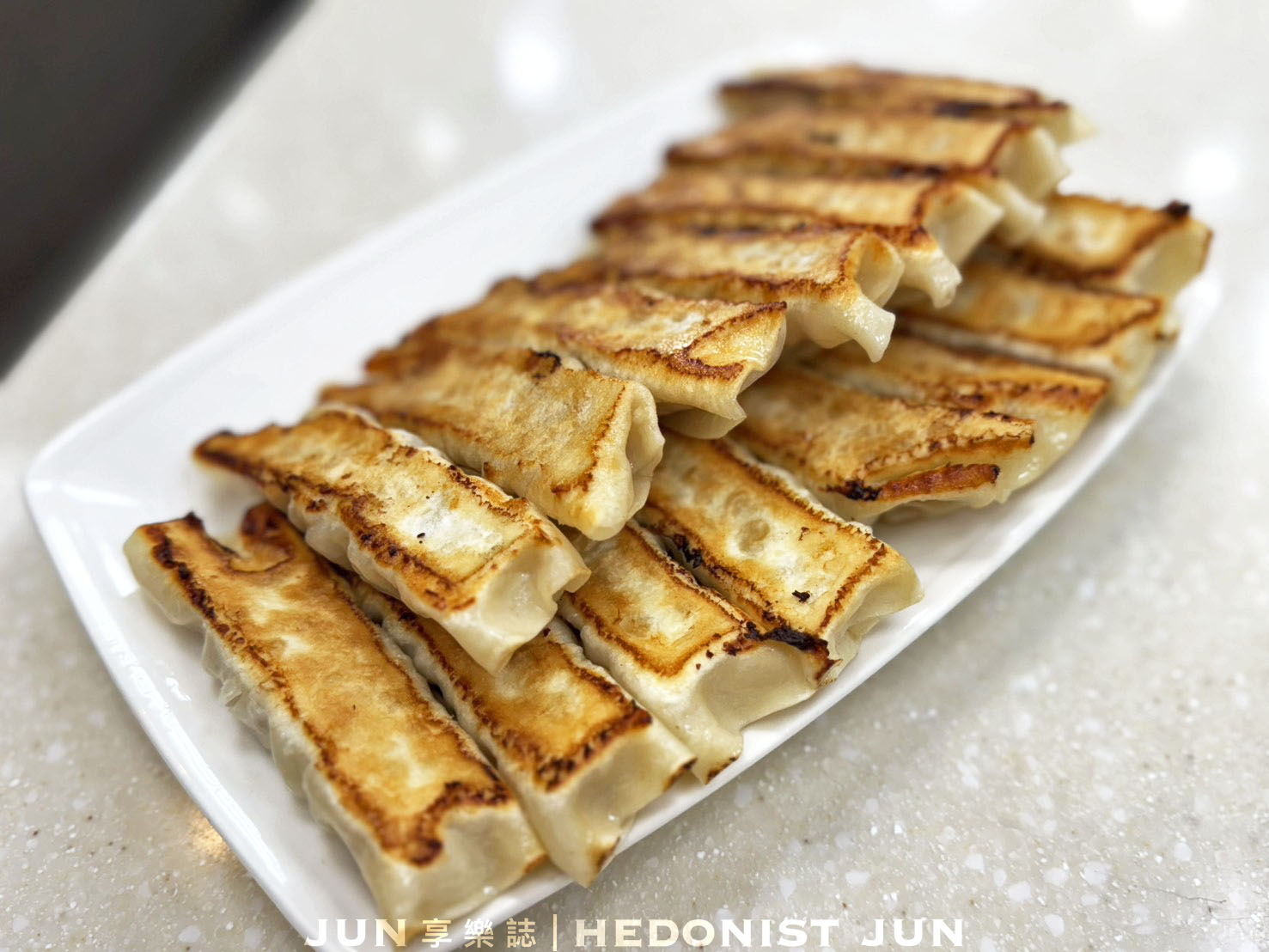 《新北‧永和》永和佳佳香鍋貼專賣店-一顆鍋貼賣40年 手工現包吃起來就是不一樣 - 第17張圖