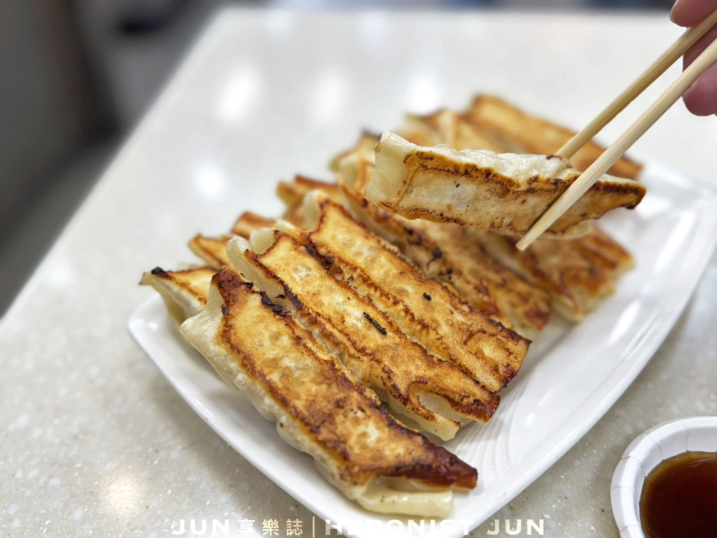 《新北‧永和》永和佳佳香鍋貼專賣店-一顆鍋貼賣40年 手工現包吃起來就是不一樣 - 第18張圖