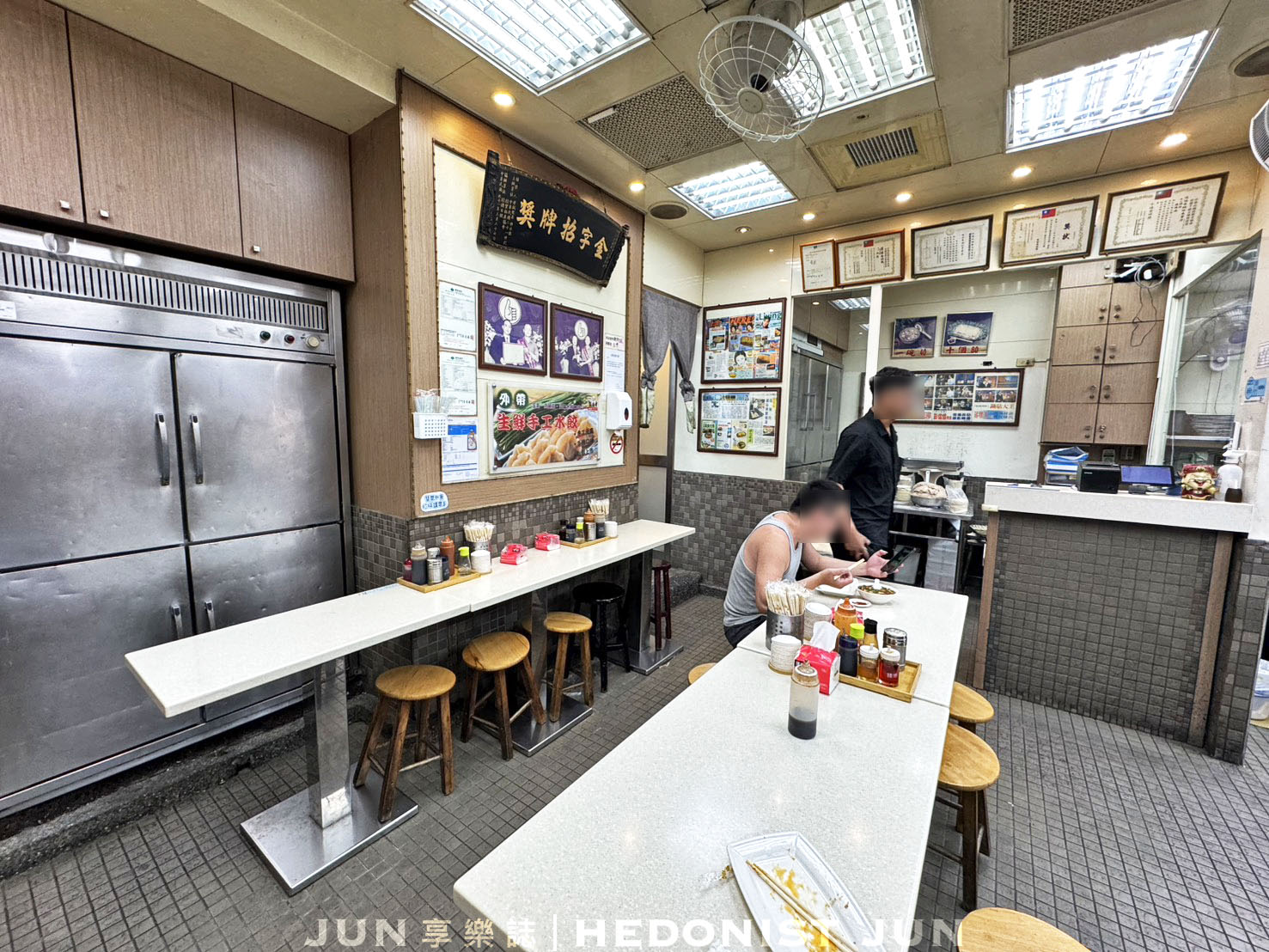 《新北‧永和》永和佳佳香鍋貼專賣店-一顆鍋貼賣40年 手工現包吃起來就是不一樣 - 第14張圖