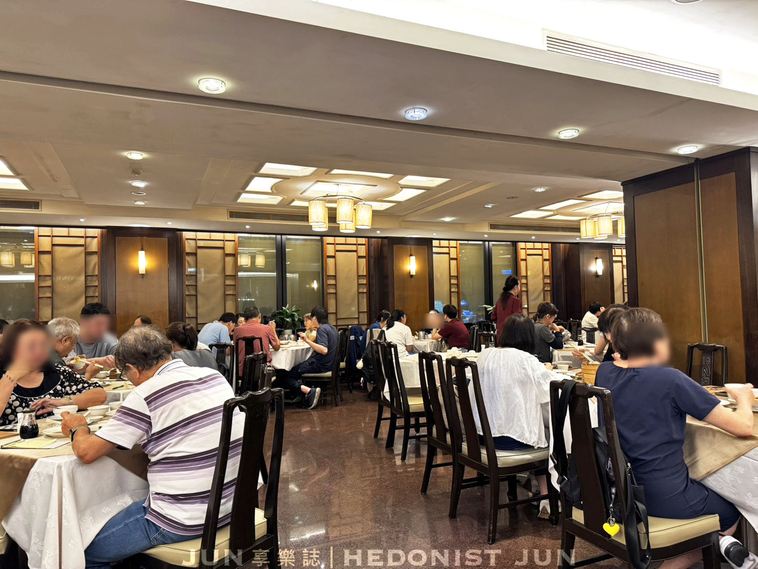 《台北‧松山》兄弟大飯店(梅花廳)-少見經典港點餐車 老飯店的老派港式酒樓 - 第18張圖