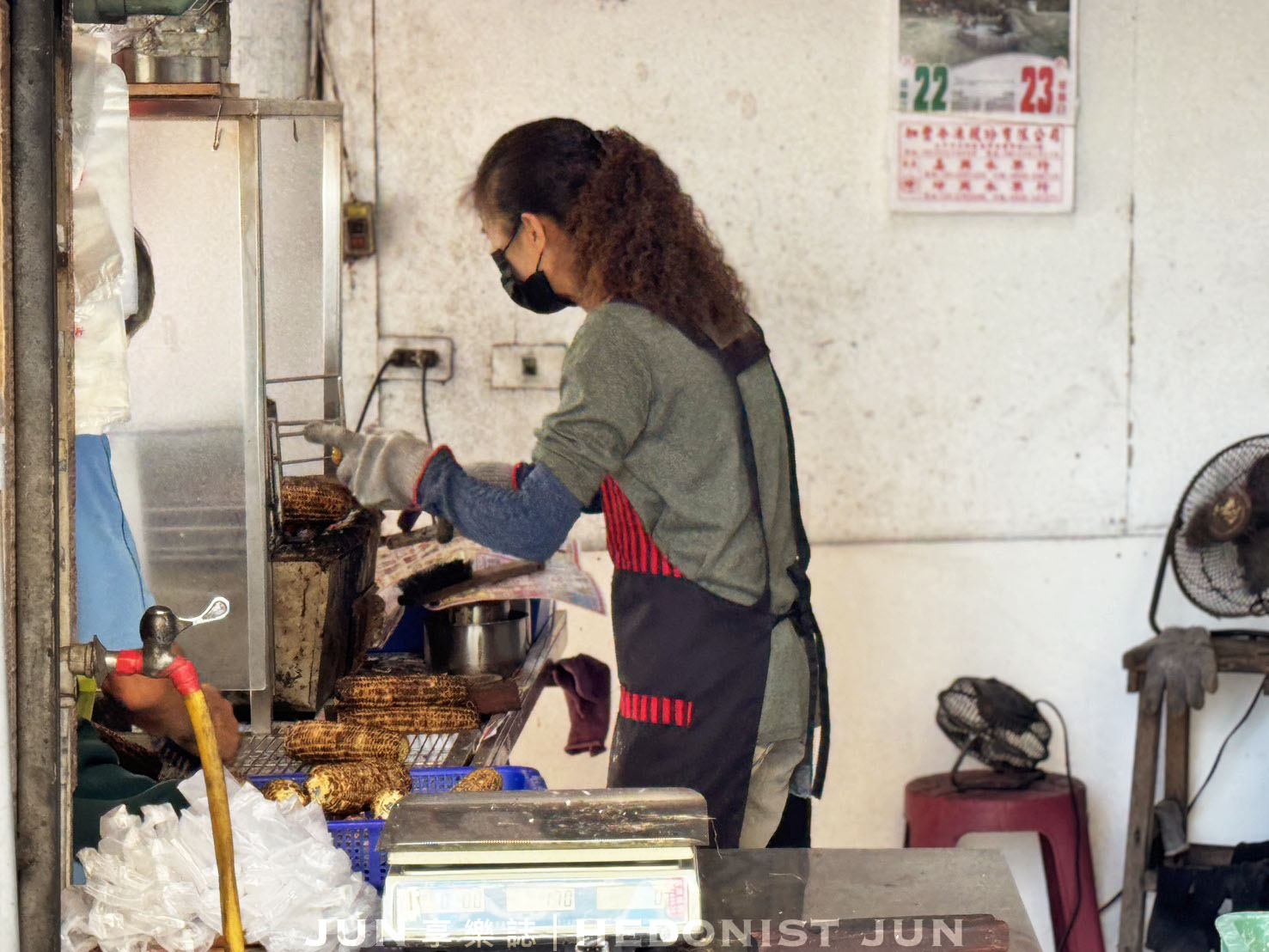 《嘉義‧東區》阿婆烤玉米-刷醬濃厚玉米香糯但等超久的超人氣烤玉米 - 第13張圖