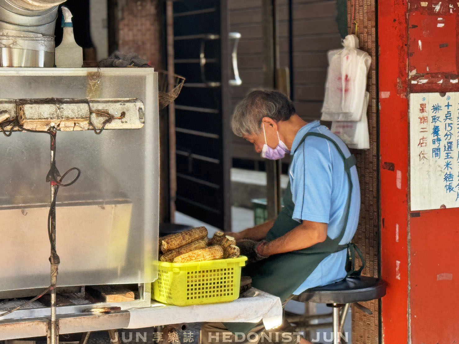 《嘉義‧東區》阿婆烤玉米-刷醬濃厚玉米香糯但等超久的超人氣烤玉米 - 第2張圖