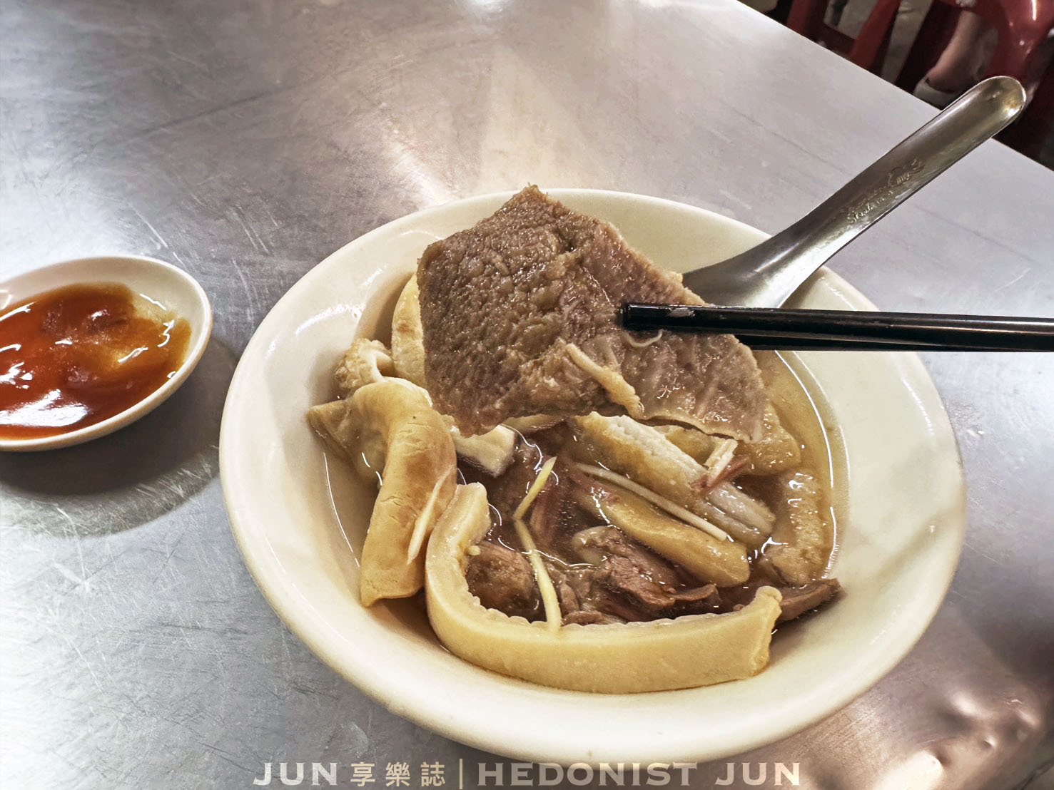 《嘉義‧東區》王家祖傳本產牛雜湯-超巨鐵鍋裡翻騰牛雜 氤氳霧氣中四代傳香 - 第21張圖