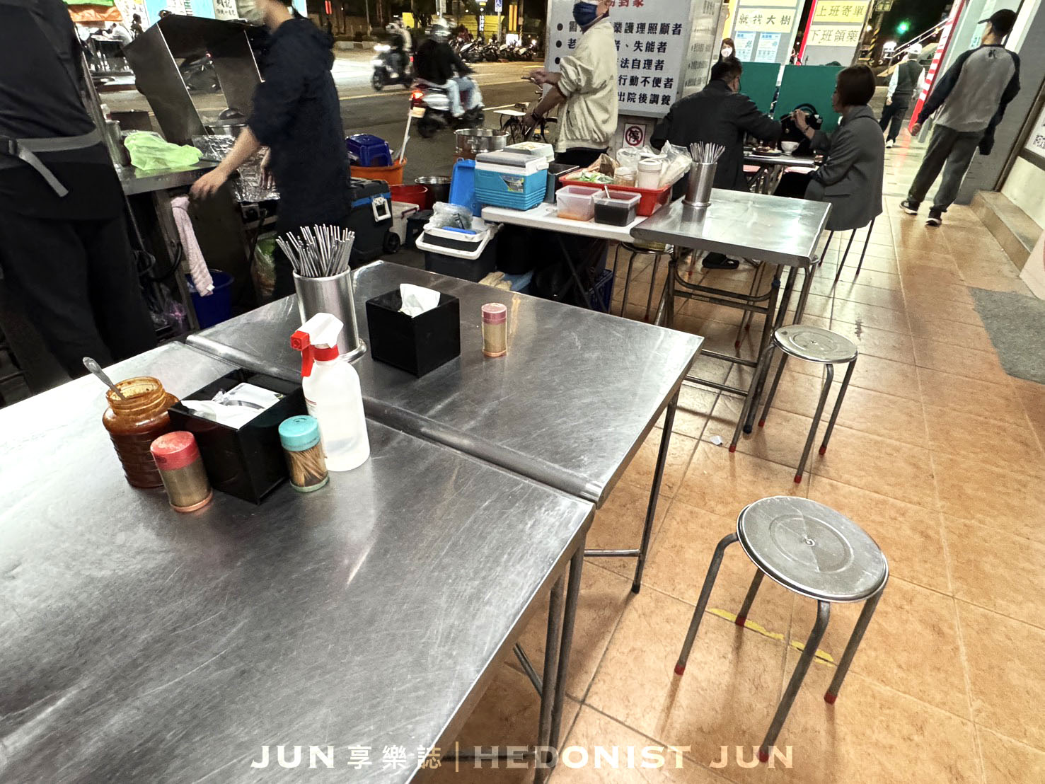 《台北‧大同》黃大腸煎-皮脆軟Q大腸煎香腸燒雞腿 飄香延三60年