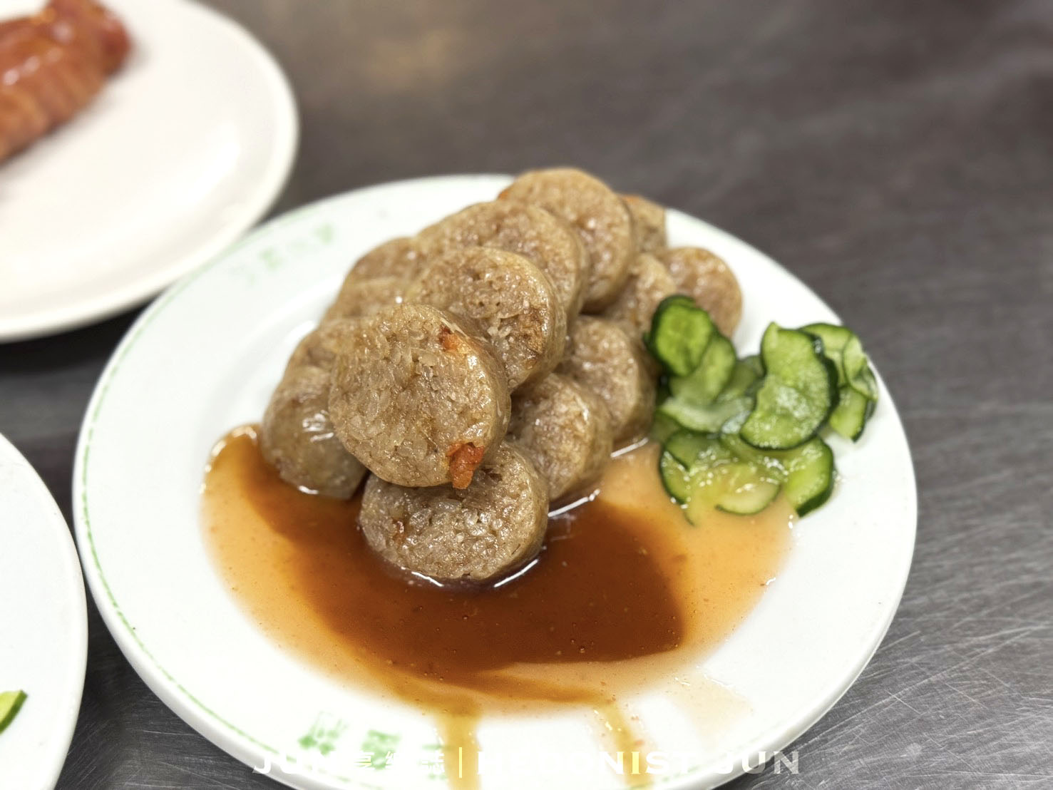 《台北‧大同》黃大腸煎-皮脆軟Q大腸煎香腸燒雞腿 飄香延三60年