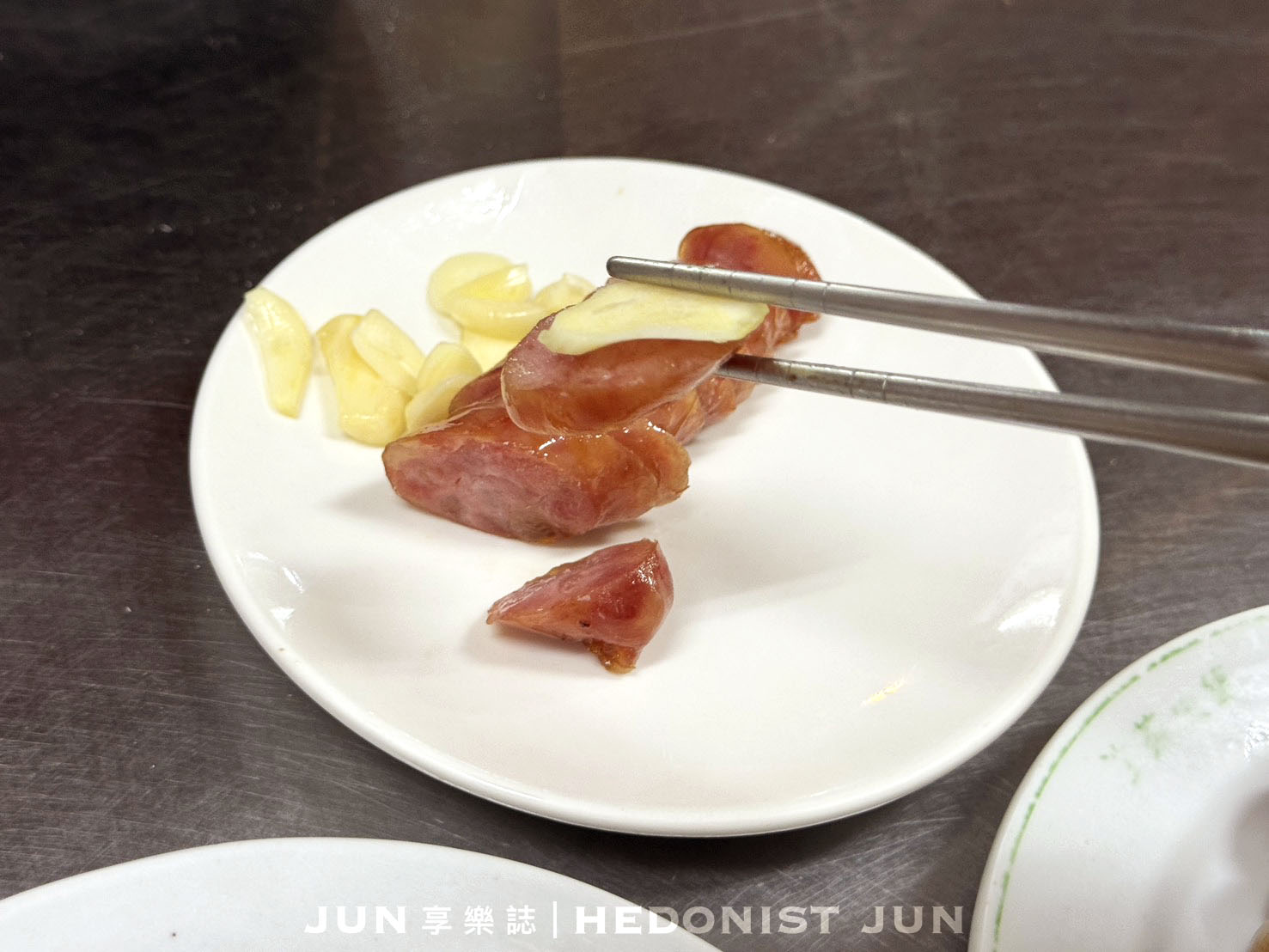 《台北‧大同》黃大腸煎-皮脆軟Q大腸煎香腸燒雞腿 飄香延三60年