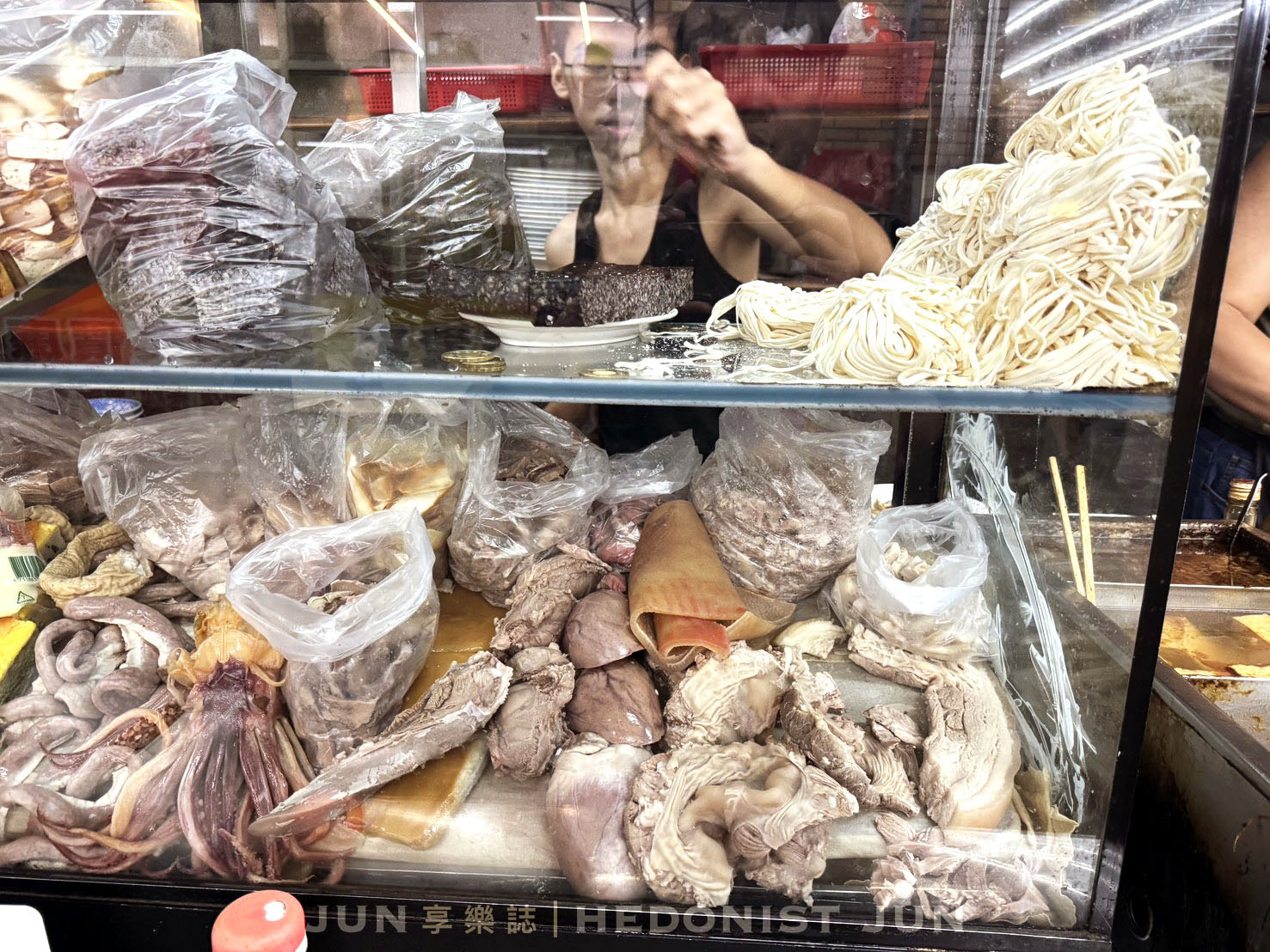 《新北‧三重》三兄弟麵攤-三重神秘路邊攤 臭臉老闆的超美味乾麵黑白切