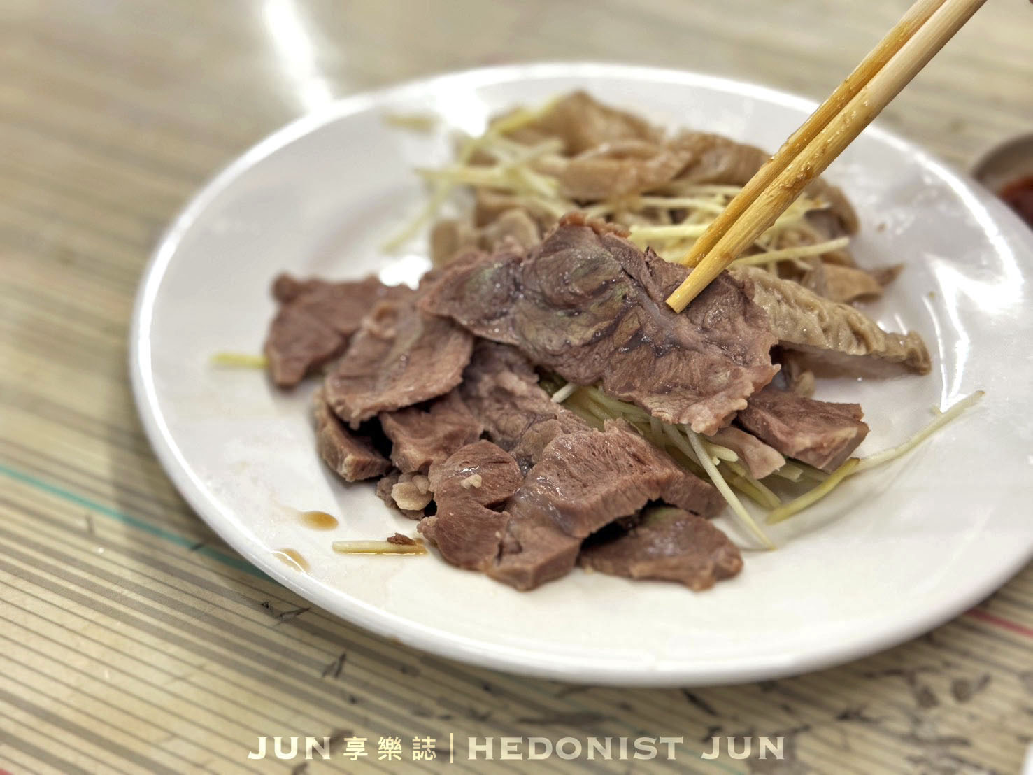 《新北‧三重》三兄弟麵攤-三重神秘路邊攤 臭臉老闆的超美味乾麵黑白切