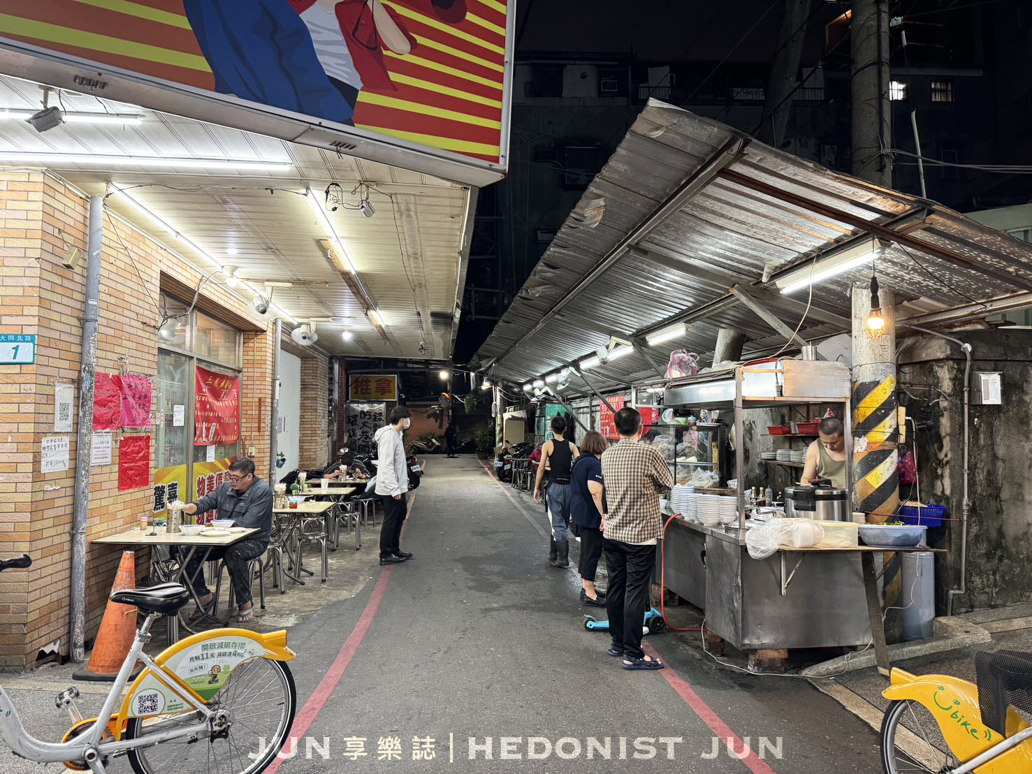 《新北‧三重》三兄弟麵攤-三重神秘路邊攤 臭臉老闆的超美味乾麵黑白切