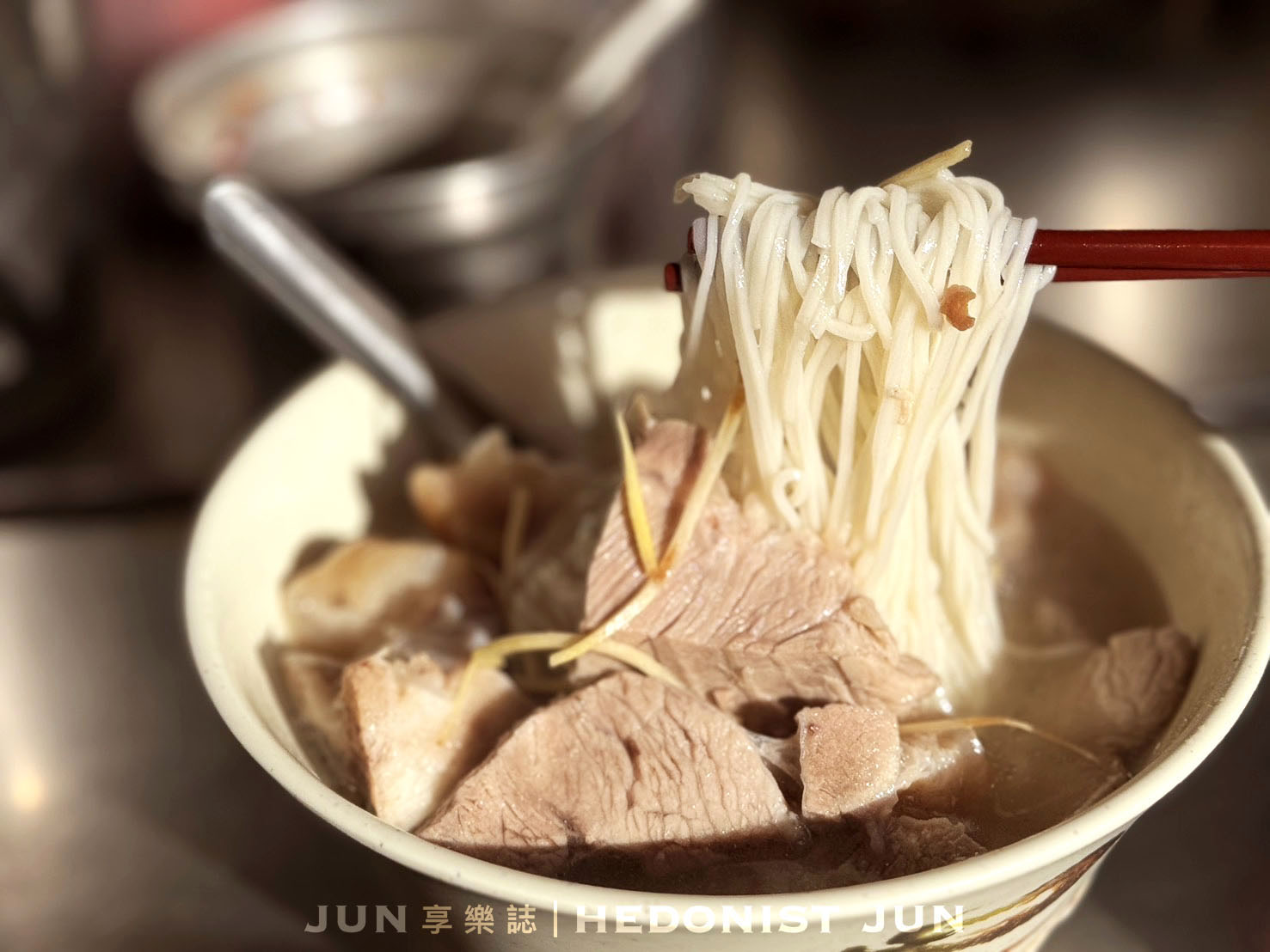 《台北‧大同》許仔豬腳麵線-溫醇白湯細燉豬腳 50年老字號延續美好 - 第17張圖 《台北‧大同》許仔豬腳麵線-溫醇白湯細燉豬腳 50年老字號延續美好