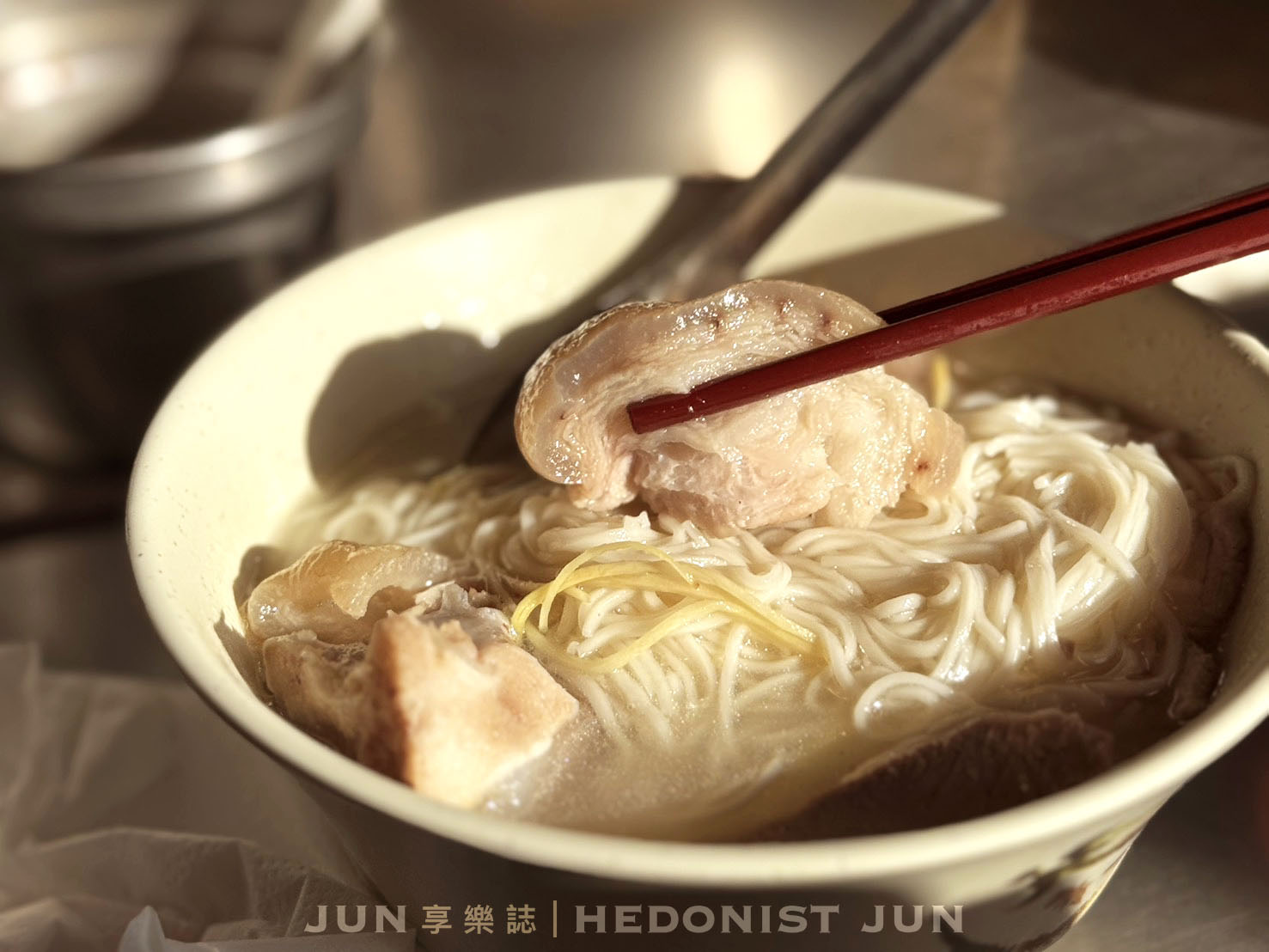 《台北‧大同》許仔豬腳麵線-溫醇白湯細燉豬腳 50年老字號延續美好 - 第4張圖 《台北‧大同》許仔豬腳麵線-溫醇白湯細燉豬腳 50年老字號延續美好