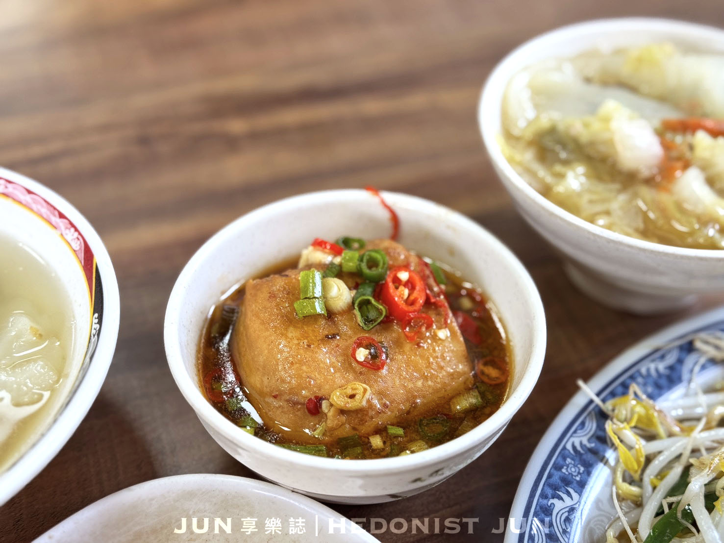 《新北‧三重》唯豐魯肉飯-吃的都是在地人 三重古早味酸菜滷肉飯