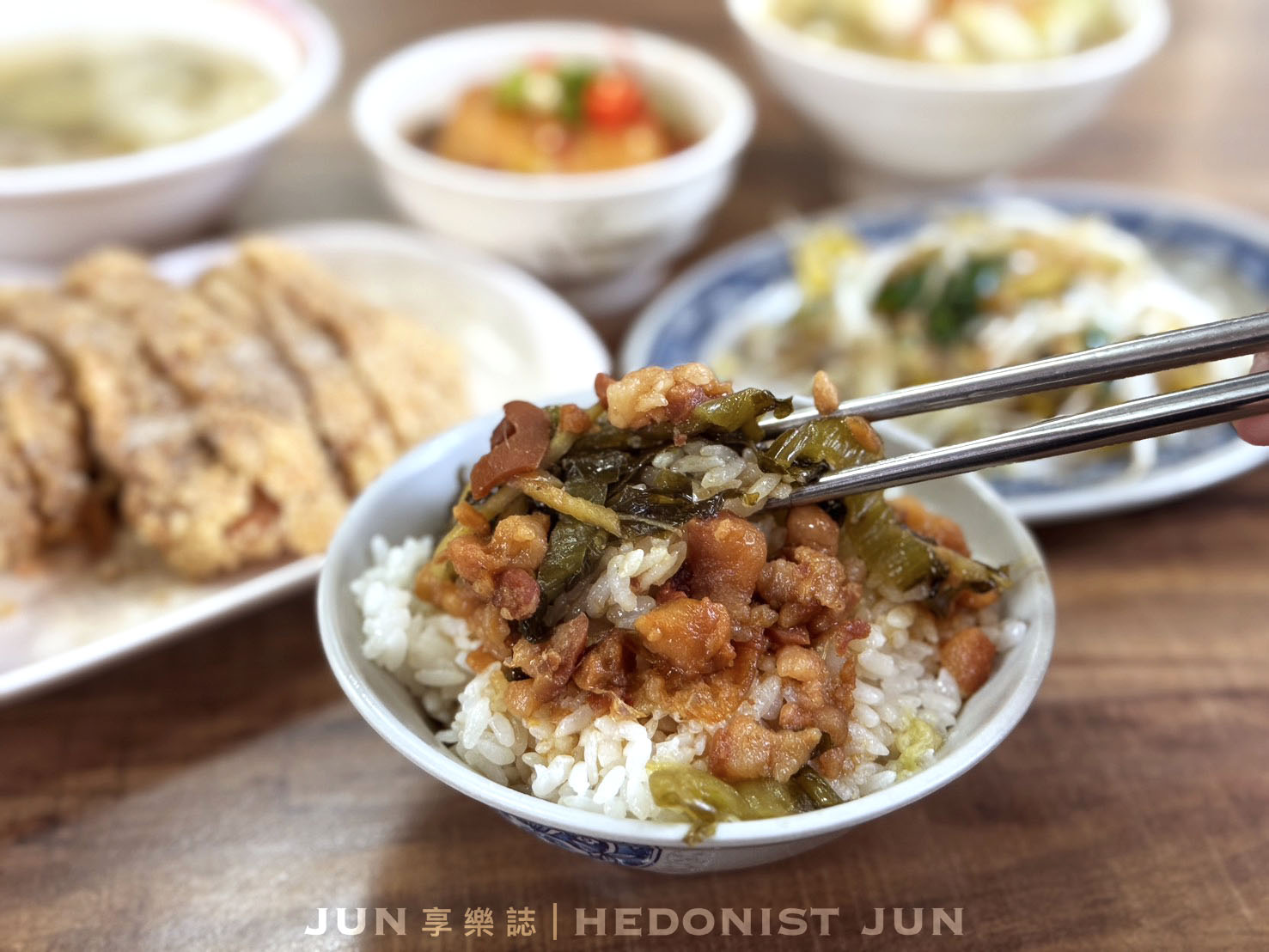 《新北‧三重》唯豐魯肉飯-吃的都是在地人 三重古早味酸菜滷肉飯