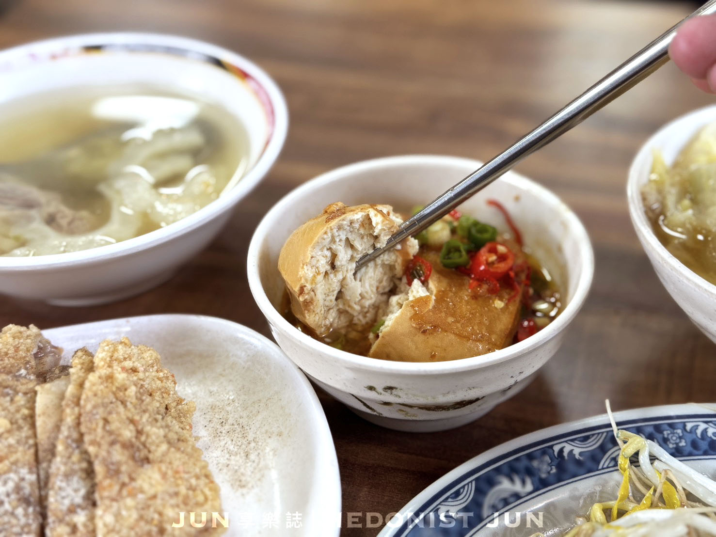 《新北‧三重》唯豐魯肉飯-吃的都是在地人 三重古早味酸菜滷肉飯