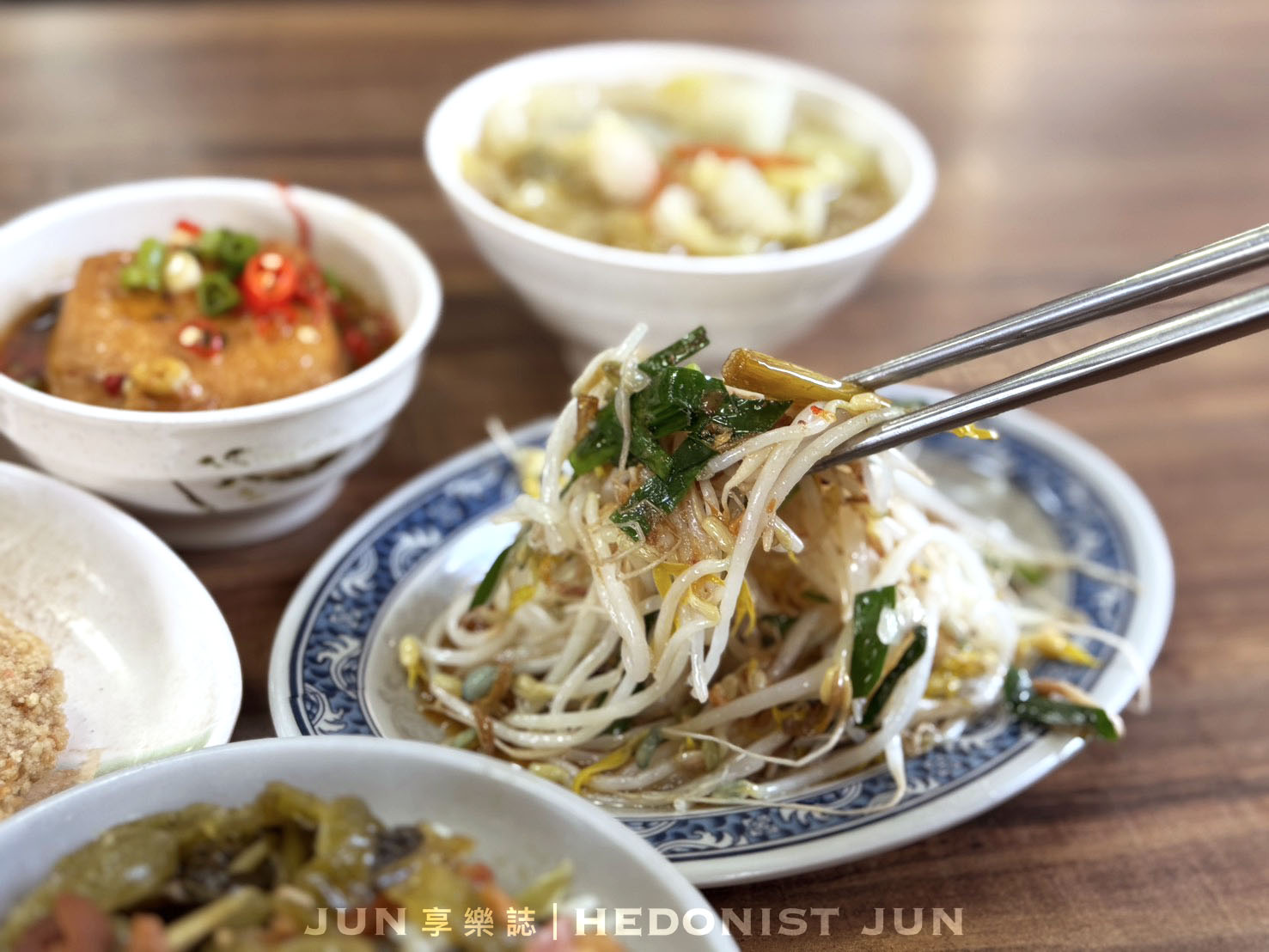 《新北‧三重》唯豐魯肉飯-吃的都是在地人 三重古早味酸菜滷肉飯