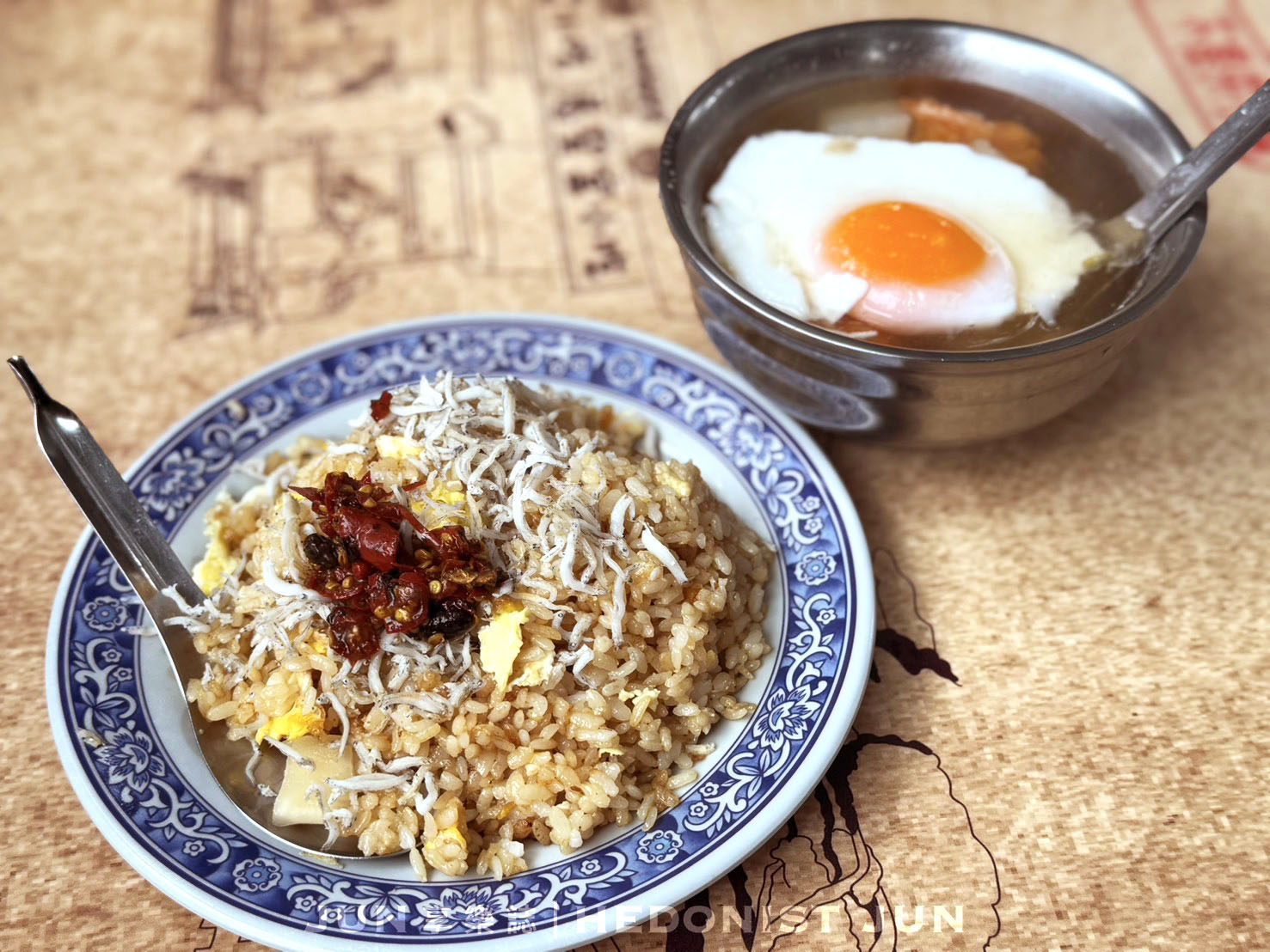 《台北‧大同》阿蘭大鼎魩仔魚蛋炒飯-一組炒飯配蛋包蝦仁湯 廟口小吃攤鐵板傳香