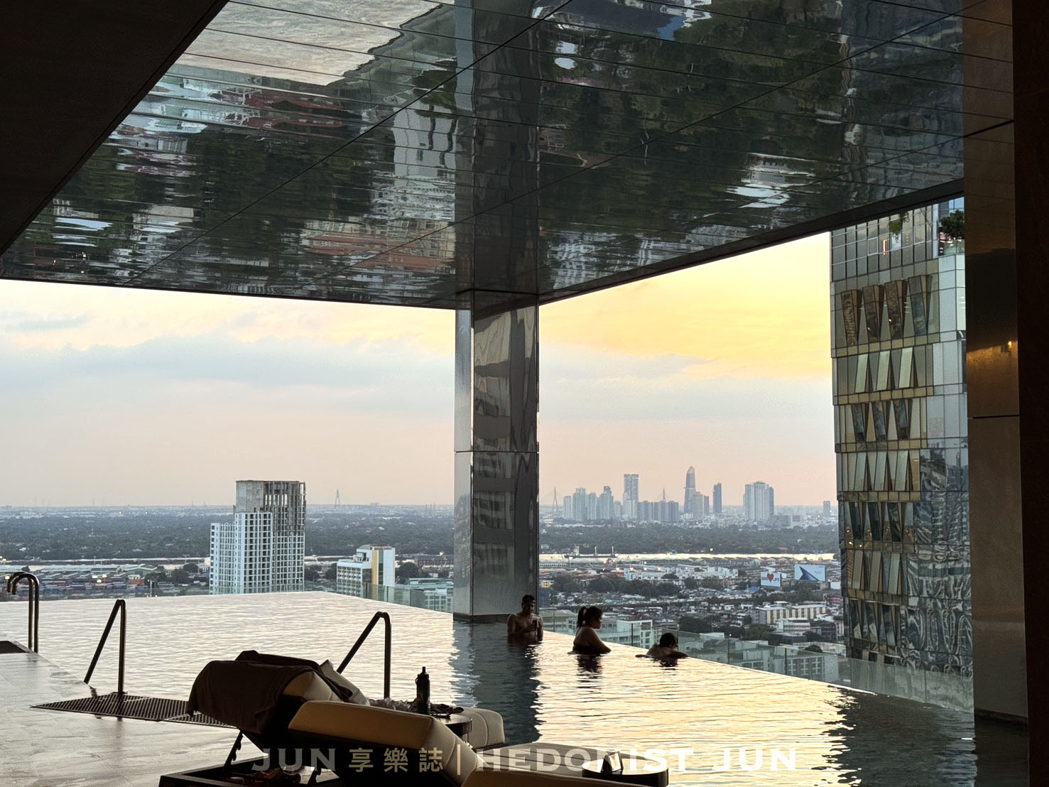 《泰國‧曼谷》InterContinental Bangkok Sukhumvit By IHG-曼谷奢華風洲際酒店 無邊際泳池與豐盛早餐亮眼