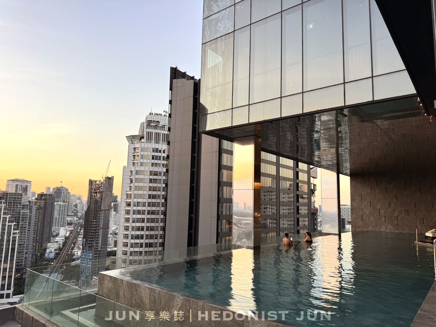 《泰國‧曼谷》InterContinental Bangkok Sukhumvit By IHG-曼谷奢華風洲際酒店 無邊際泳池與豐盛早餐亮眼