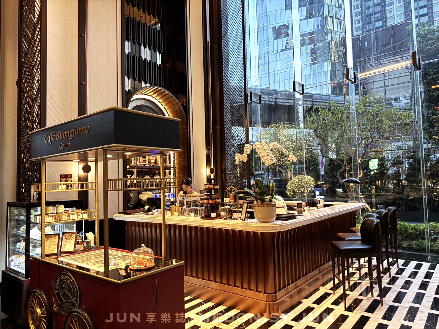 《泰國‧曼谷》InterContinental Bangkok Sukhumvit By IHG-曼谷奢華風洲際酒店 無邊際泳池與豐盛早餐亮眼