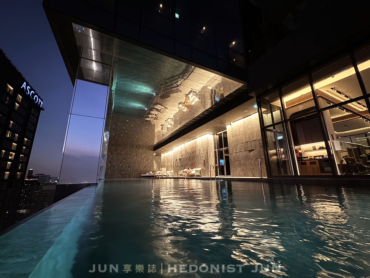 《泰國‧曼谷》InterContinental Bangkok Sukhumvit By IHG-曼谷奢華風洲際酒店 無邊際泳池與豐盛早餐亮眼