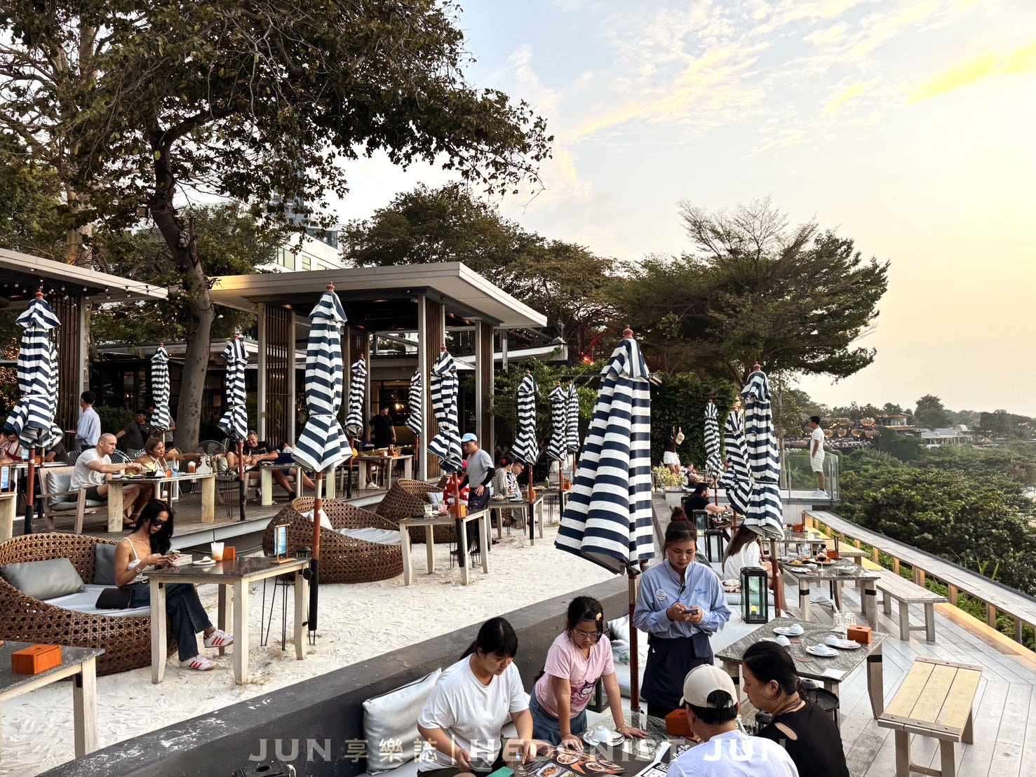 《泰國‧芭達雅》The Sky Gallery-芭達雅海角懸崖鳥巢餐廳 無敵海景心曠神怡