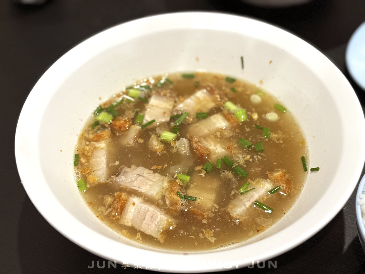 《泰國‧曼谷》Mr. Jo Crispy Pork-曼谷最強米其林脆皮燒肉！喀滋口感不容錯過