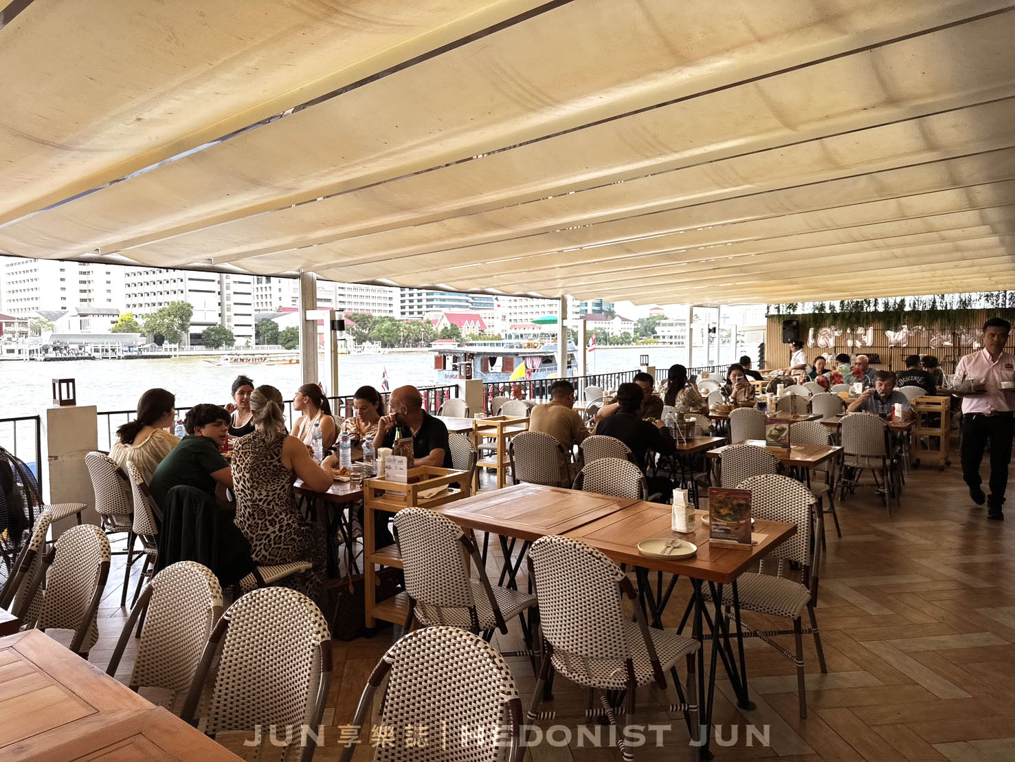 《泰國‧曼谷》Savoey上味泰餐館 (Tha Maharaj)-曼谷必吃50年老牌海鮮餐廳 回台灣仍想念