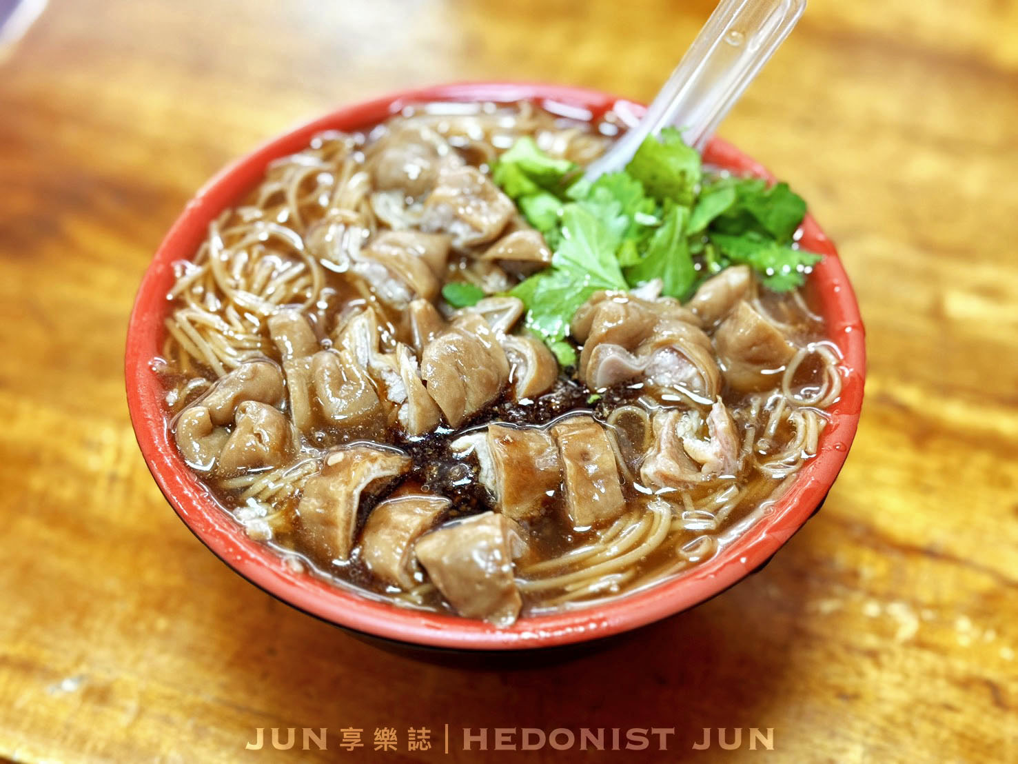 《新北‧三重》阿倍麵線-大腸控快來！爆量滷大腸給好給滿都看不到麵線啦~