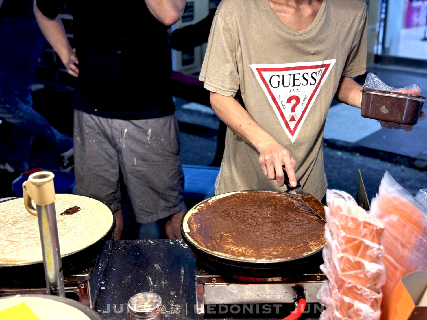 《新北‧三重》哲來折趣法式可麗餅-三和夜市人氣美食 現點現做下雨天也排隊